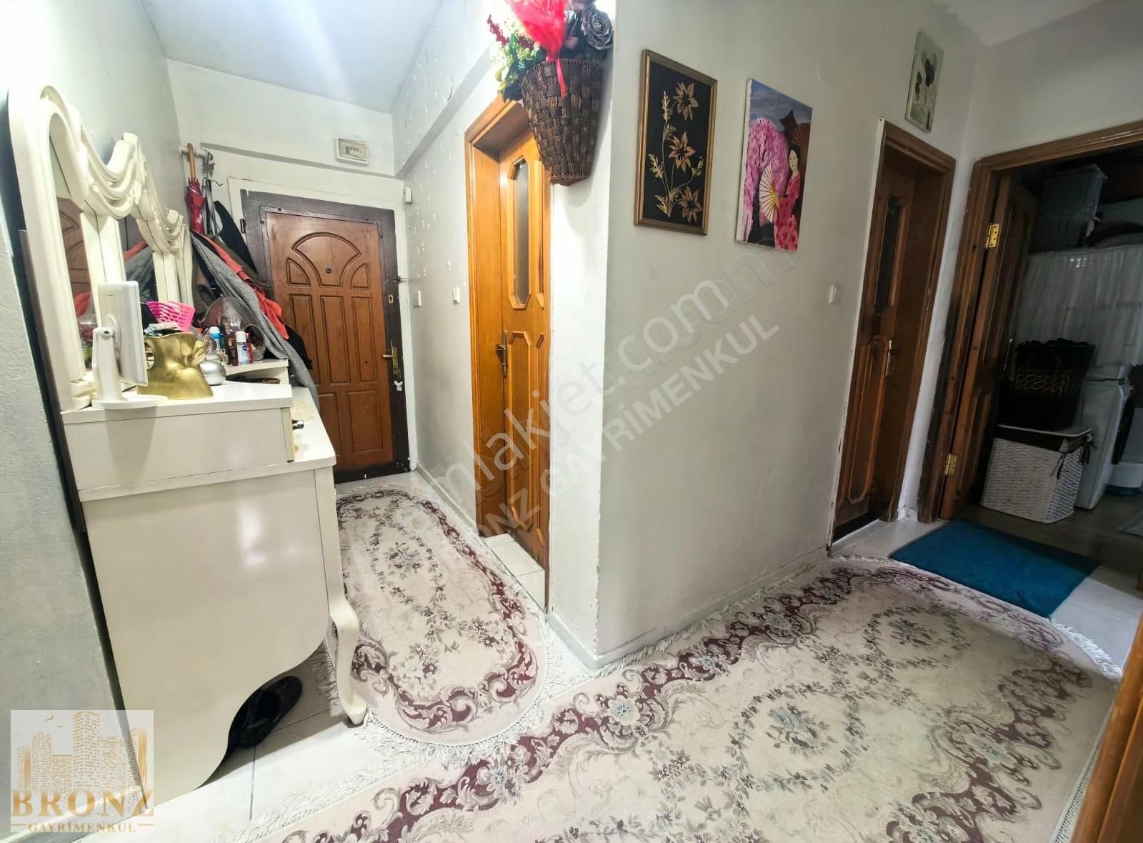 Hastaneye Yakn Site İçinde Otoparklı Ayrı Wc'li Arakat Ferah 3+1 - Görsel 7