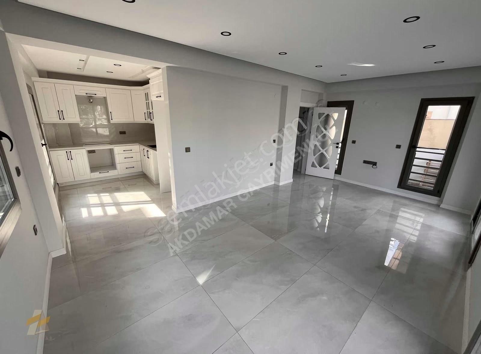 Cami Mahallesinde Mükemmel Konumda 4+1 Açık Havuzlu Lüks Villa - Görsel 12