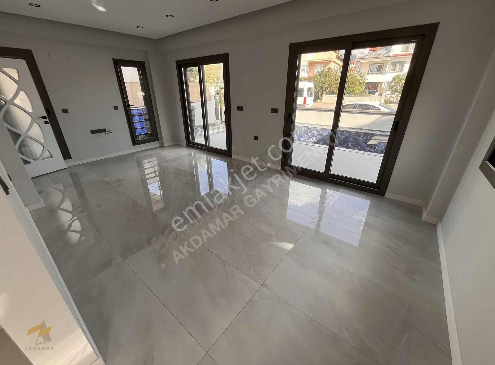 Cami Mahallesinde Mükemmel Konumda 4+1 Açık Havuzlu Lüks Villa - Görsel 18