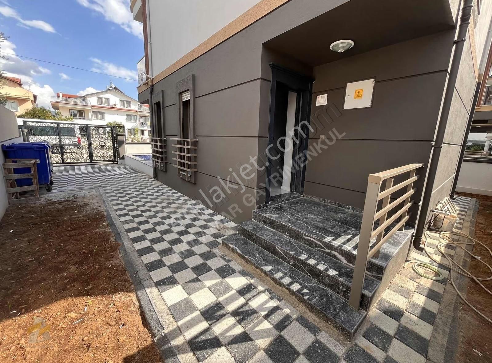 Cami Mahallesinde Mükemmel Konumda 4+1 Açık Havuzlu Lüks Villa - Görsel 7