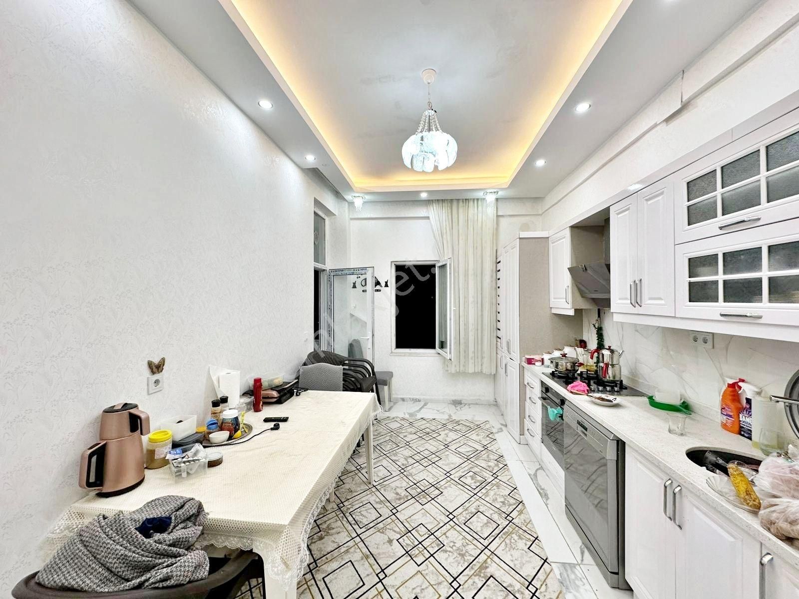 Belkız'da Merkezi Konumda Masrafsız Cam Balkonlu Lüx 2+1 Daire - Görsel 3