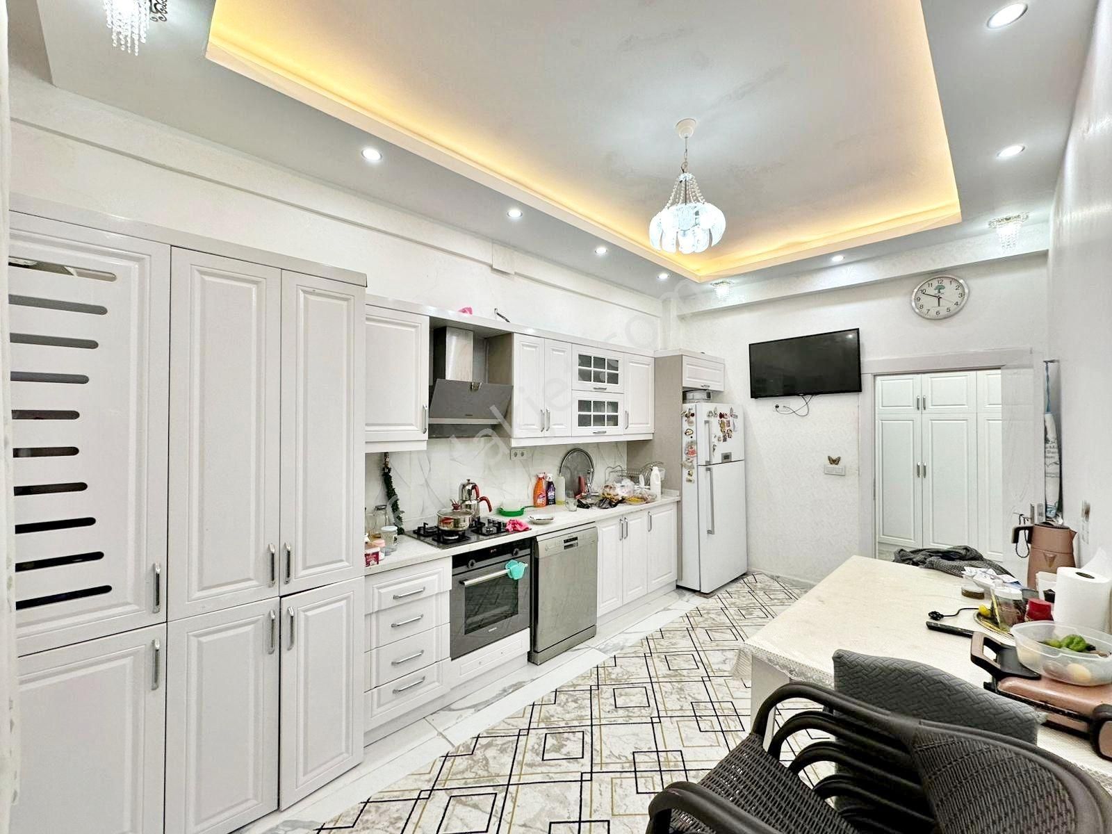 Belkız'da Merkezi Konumda Masrafsız Cam Balkonlu Lüx 2+1 Daire