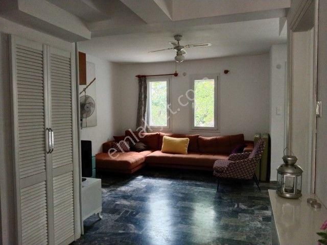 Eski Foçada Denize Çok Yakın 4+1 Satılık Villa - Görsel 2