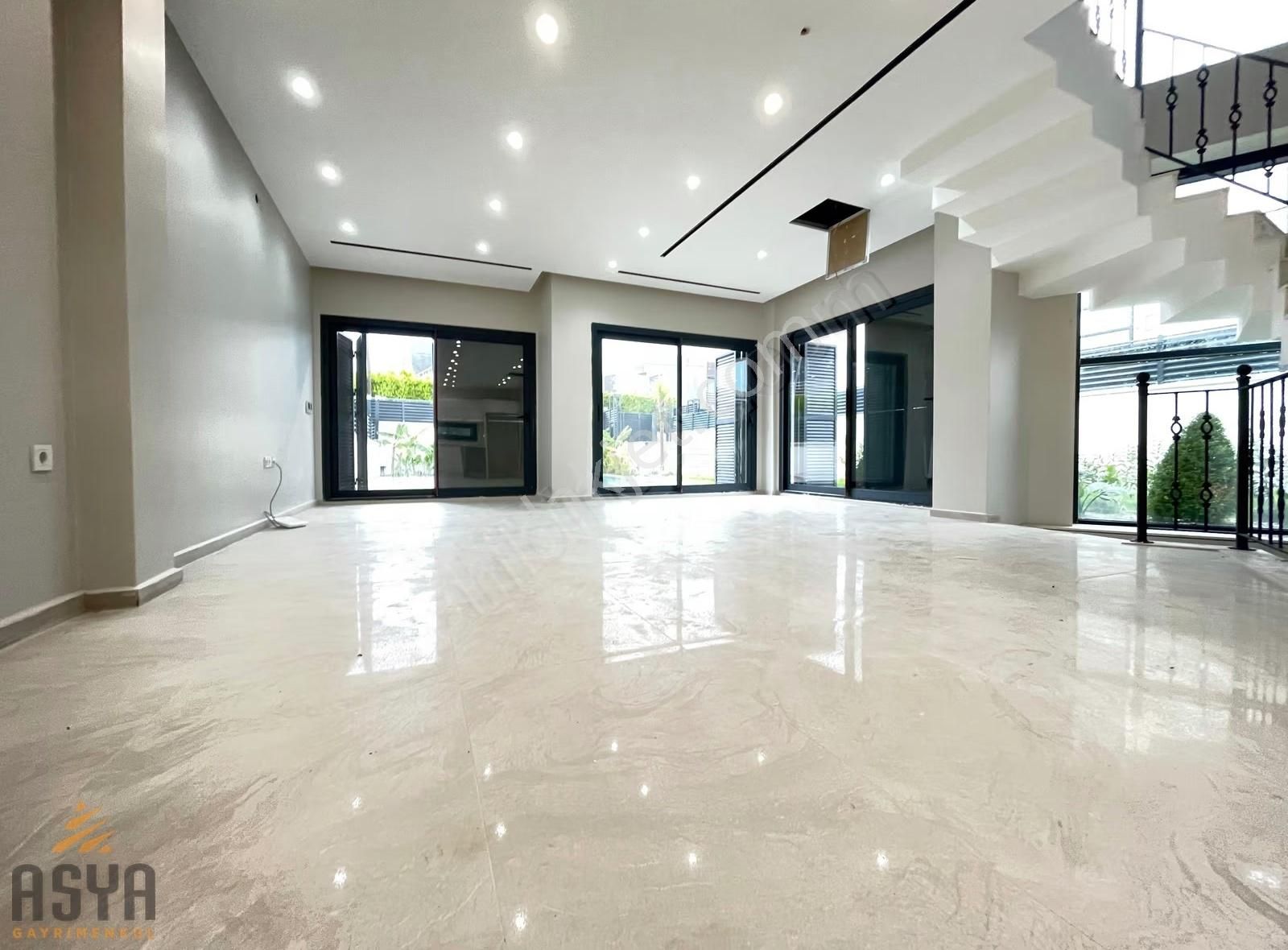 Çeşme Merkezde Müstakil Havuzlu-kullanışlı-modern&lüx Villalar** - Görsel 2