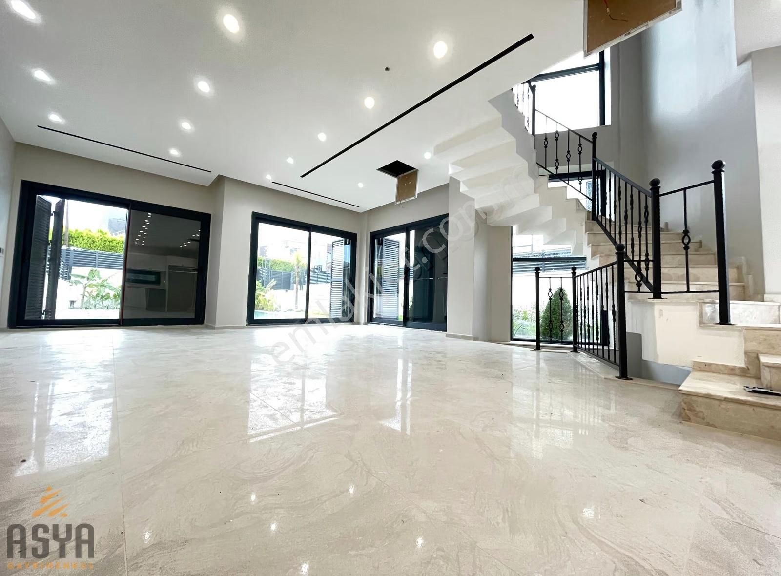 Çeşme Merkezde Müstakil Havuzlu-kullanışlı-modern&lüx Villalar**