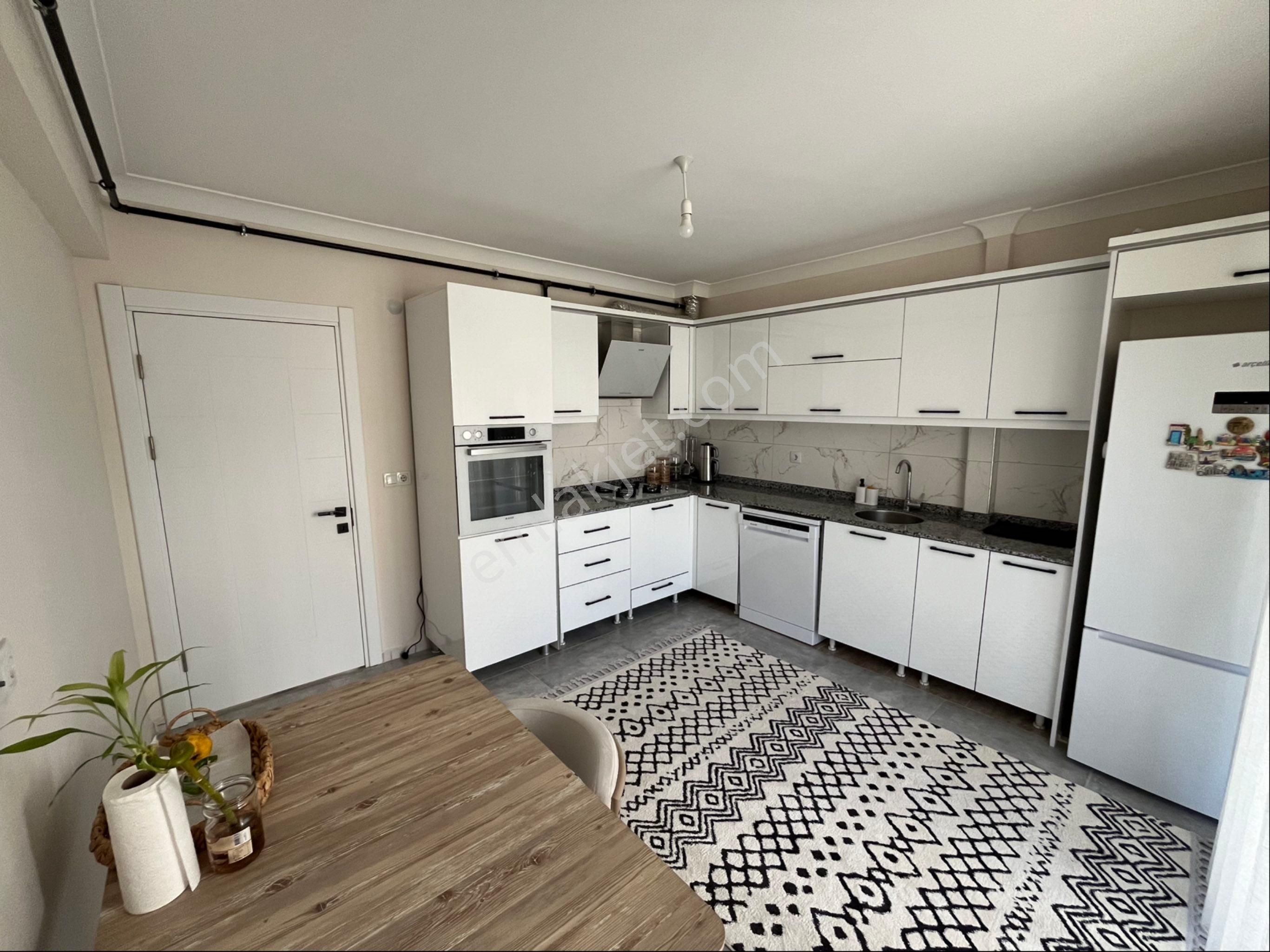 Bayırda Satılık 3+1 Ekstra Giyinme Odalı Ebeveyn Banyolu Geniş Daire - Görsel 18