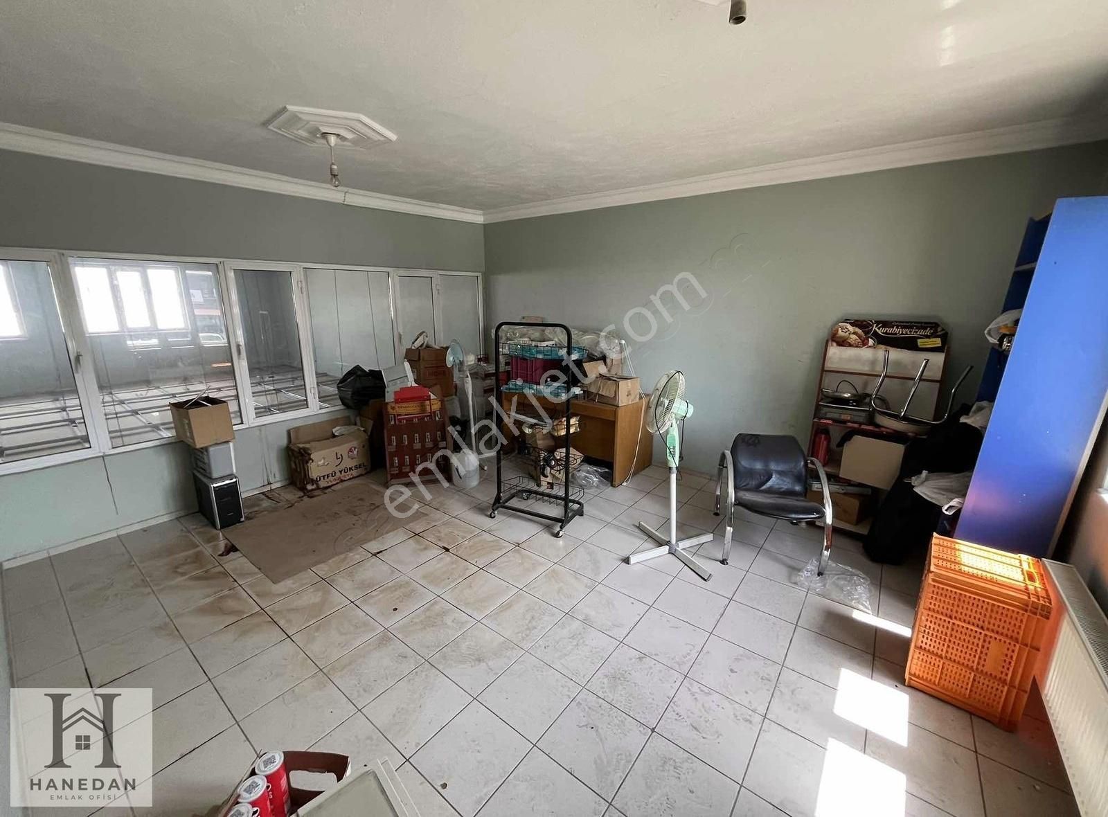 Hanedan'dan Galericiler Sitesi İçinde Devren Satılık Tekel Bayi - Görsel 8
