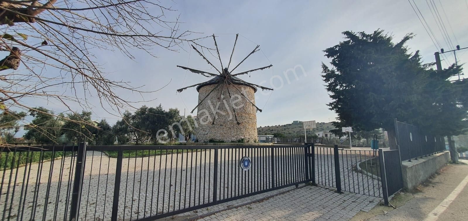 Bursa Nilüfer Gölyazı'da Göl Manzaralı Yola Cephe 3550m2 Arazi