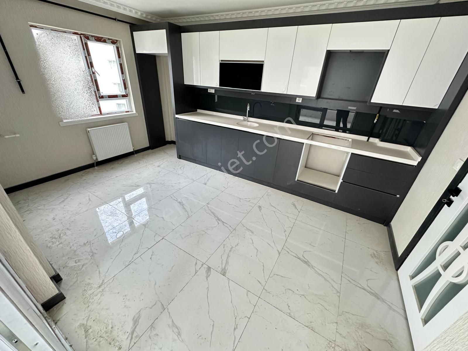 Yenikent Mustafa Kemal Mh.de Mükemmel Lokasyonda Satılık 3+1 Daireler