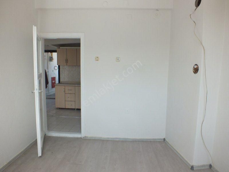 Karaman Merkez Askerlik Şubesi Karsısı 2.kat 74 M2 4 Odalı Kiralık Büro - Görsel 8