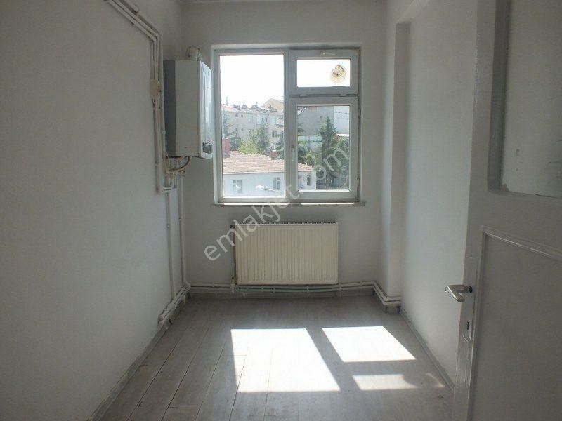 Karaman Merkez Askerlik Şubesi Karsısı 2.kat 74 M2 4 Odalı Kiralık Büro - Görsel 2