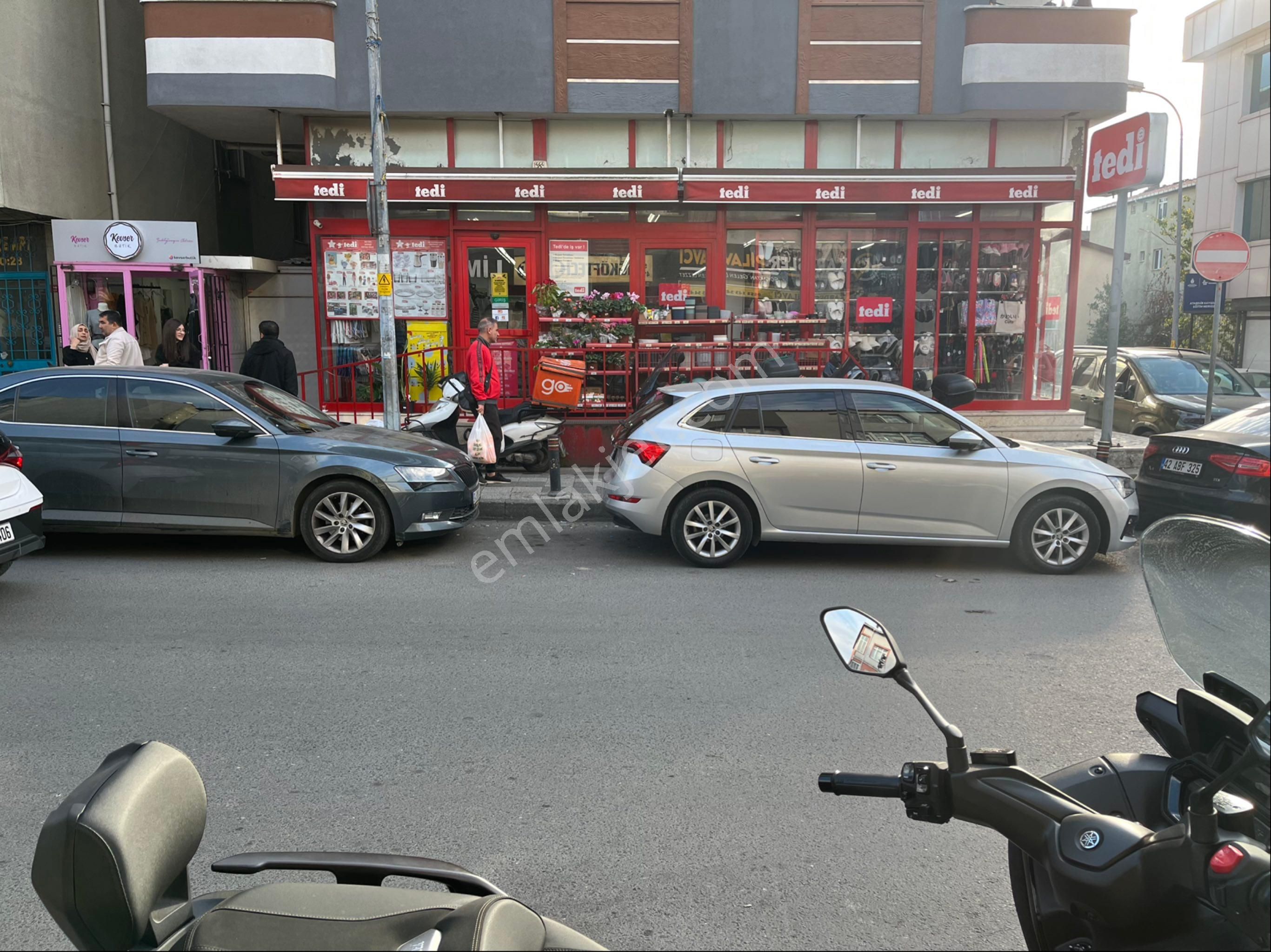 İstanbul Ataşehir Kayışdağında 220 M2 Satılık Dükkan Mağaza