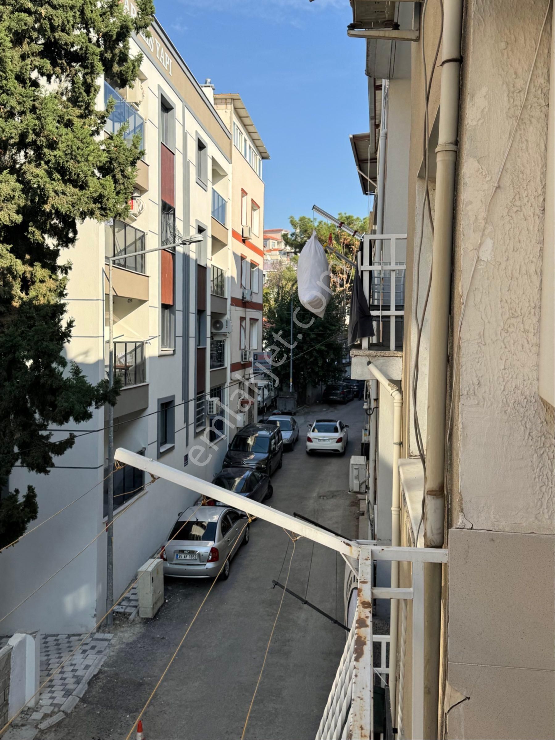 Şirinyer Merkeze , İzbana Ve Pazaryerine 5 Dk Yürüme Mesafesinde Doğalgazlı, Kombili Arakat