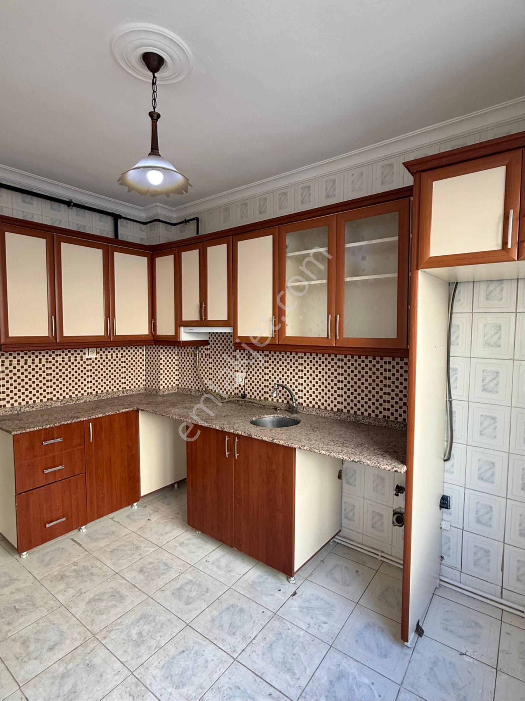 Şirinyer Merkeze , İzbana Ve Pazaryerine 5 Dk Yürüme Mesafesinde Doğalgazlı, Kombili Arakat - Görsel 4