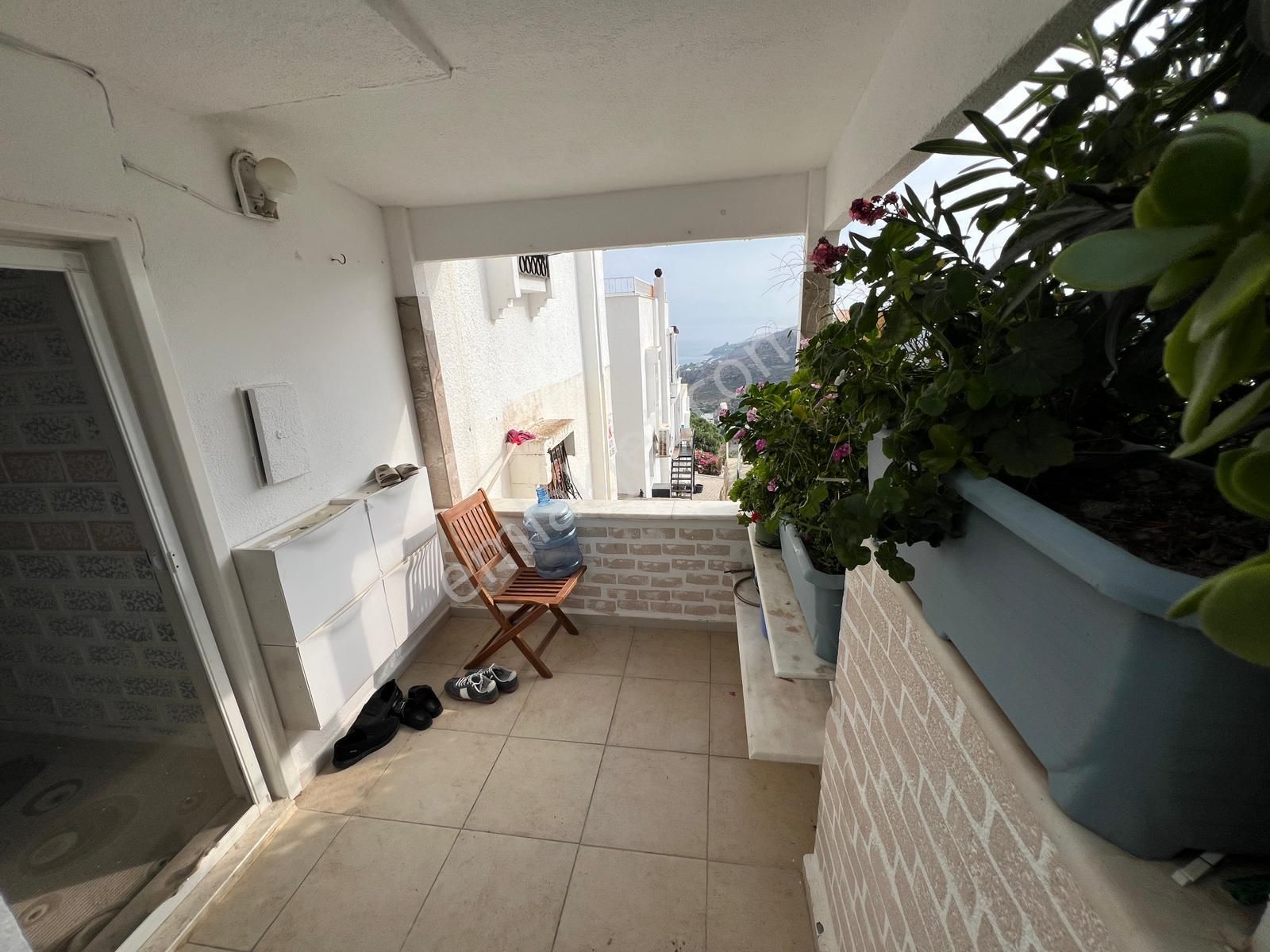 Bağla Bank Evlerinde 115 M² + Depolu, Çift Balkonlu 3+1 Daire - Görsel 2