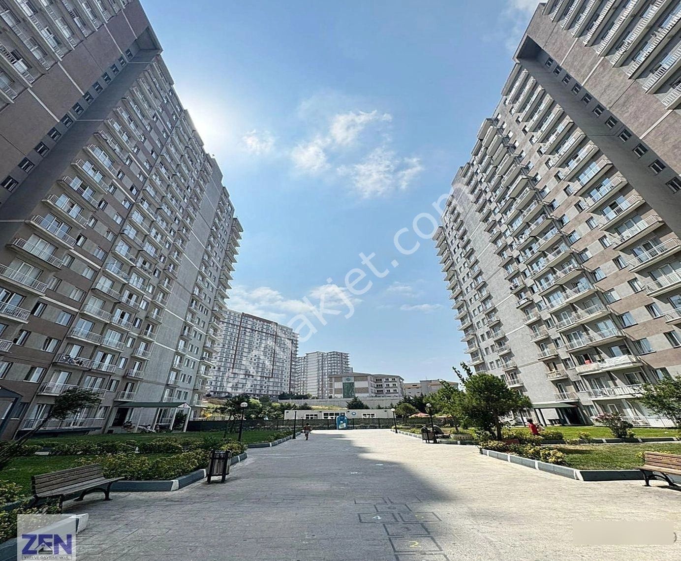 Cumhuriyet'te Site İçinde Havuzlu Otoparklı 2+1 Satılık Daire - Görsel 3