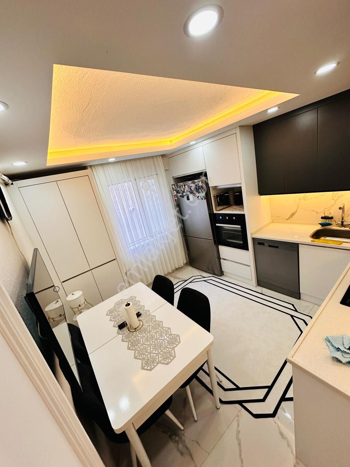 Bahçelievler'de Satılık 3 Katlı Komple Bina - Görsel 23