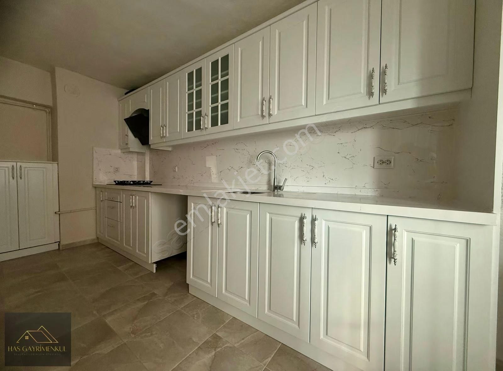 Has Gayirmenkul'den Merkezde 3+1 120 M2 Geniş Bağımsız Daire - Görsel 2