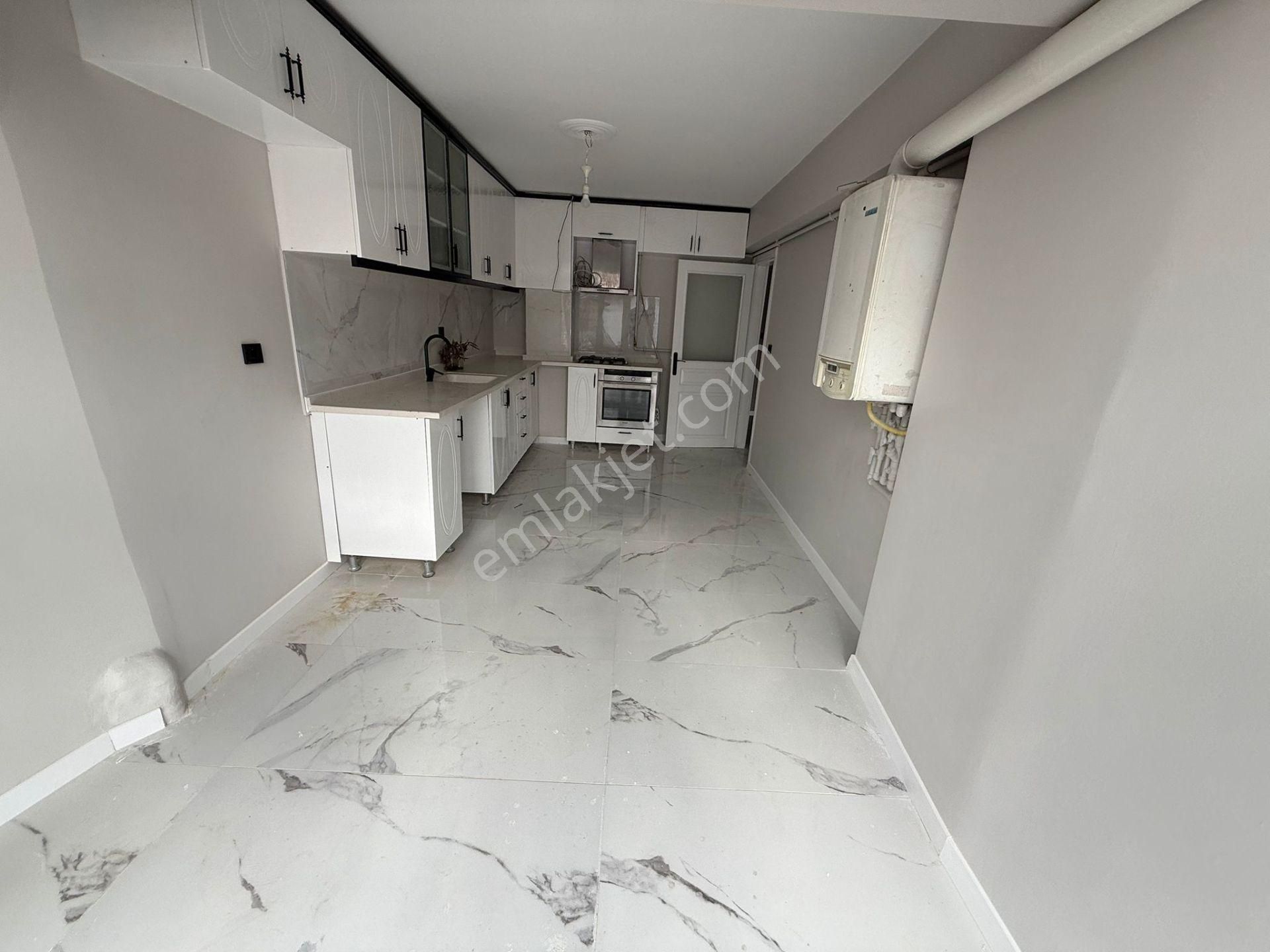 Vatan'dan Bağlarbaşı Merkezde Lüx Yapılı Asansörlü 6+1 Kapalı Teraslı Dublex - Görsel 3