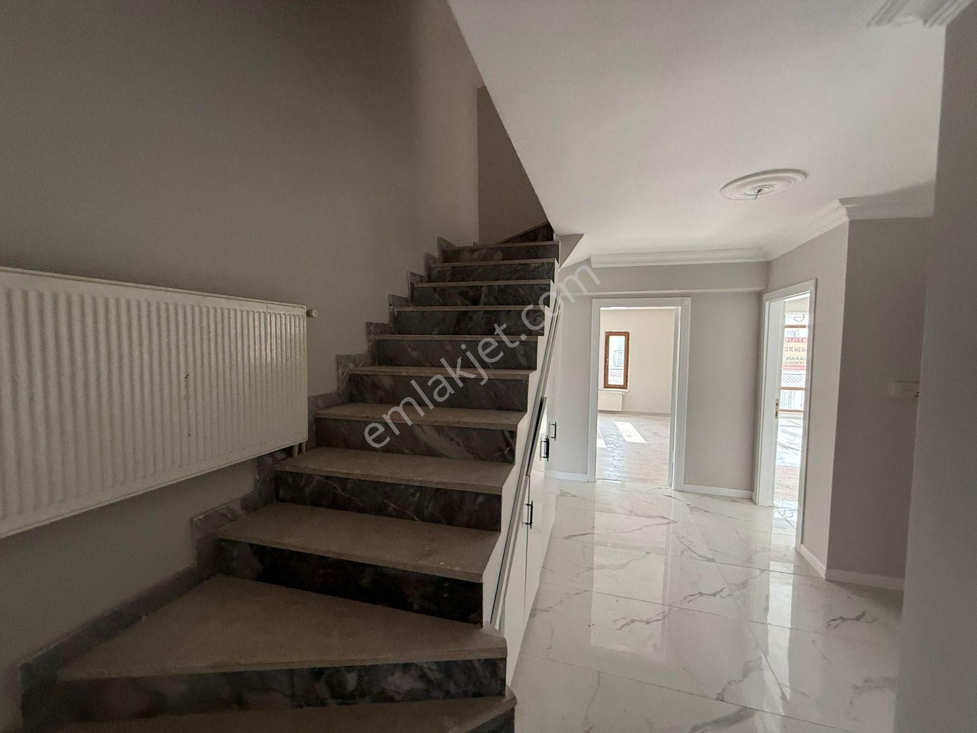 Vatan'dan Bağlarbaşı Merkezde Lüx Yapılı Asansörlü 6+1 Kapalı Teraslı Dublex - Görsel 21