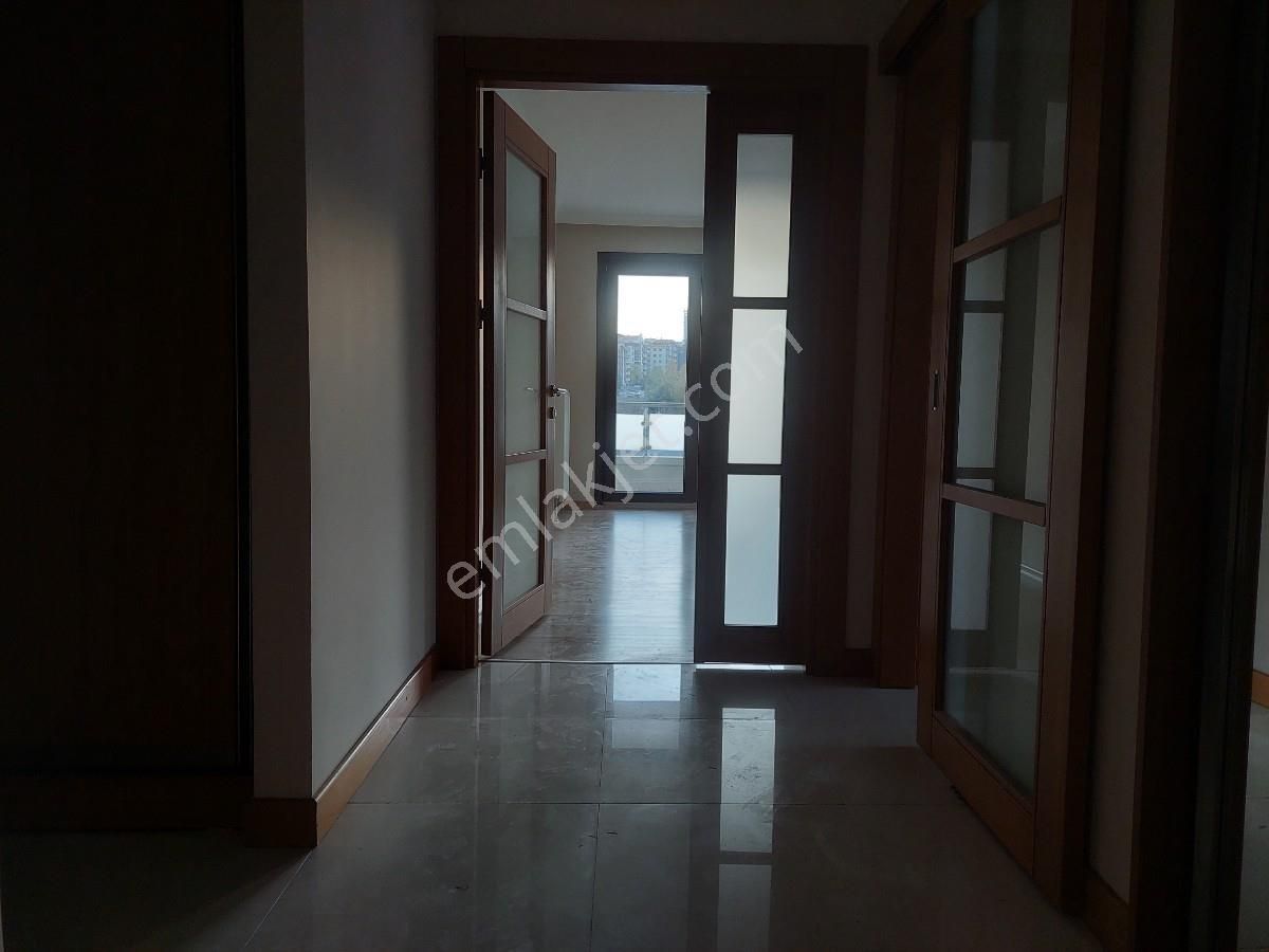 Çankaya Kırkkonaklar Esin Sitesinde 3+1 3 Kombili - Görsel 2