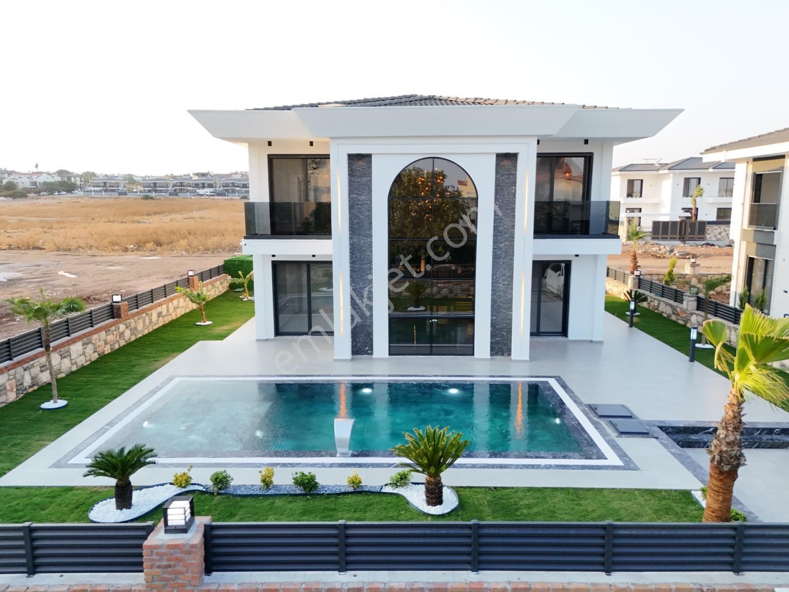 Didim Efeler Mah. Tam Müstakil Lüks Villa