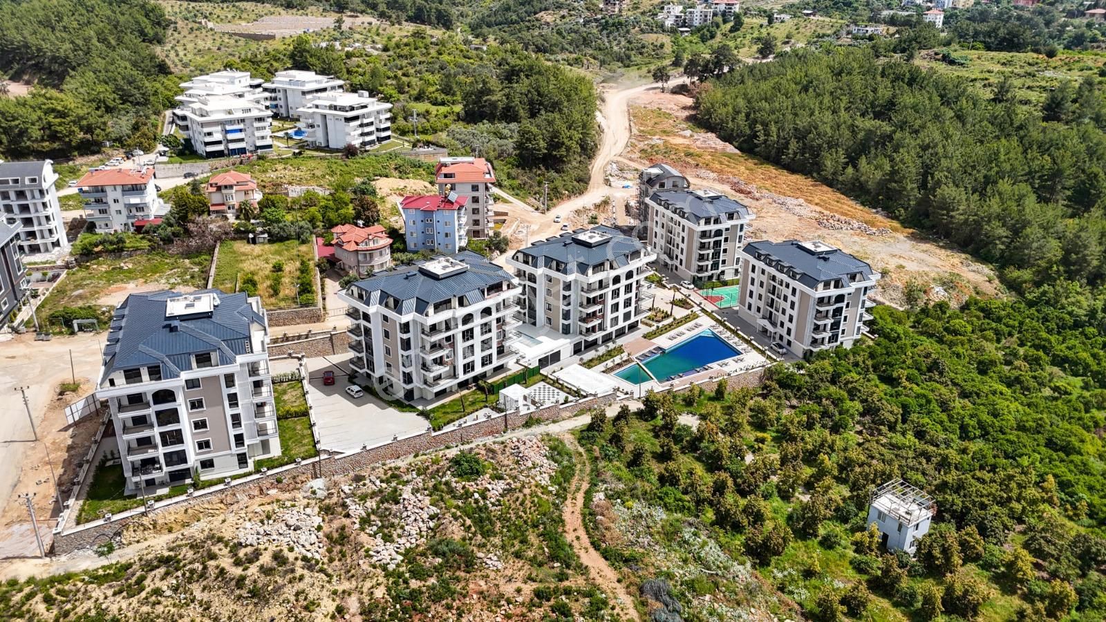 Alanya Oba Da Lüks Site İçinde 3+1 Ayrı Mutfak Geniş Daire
