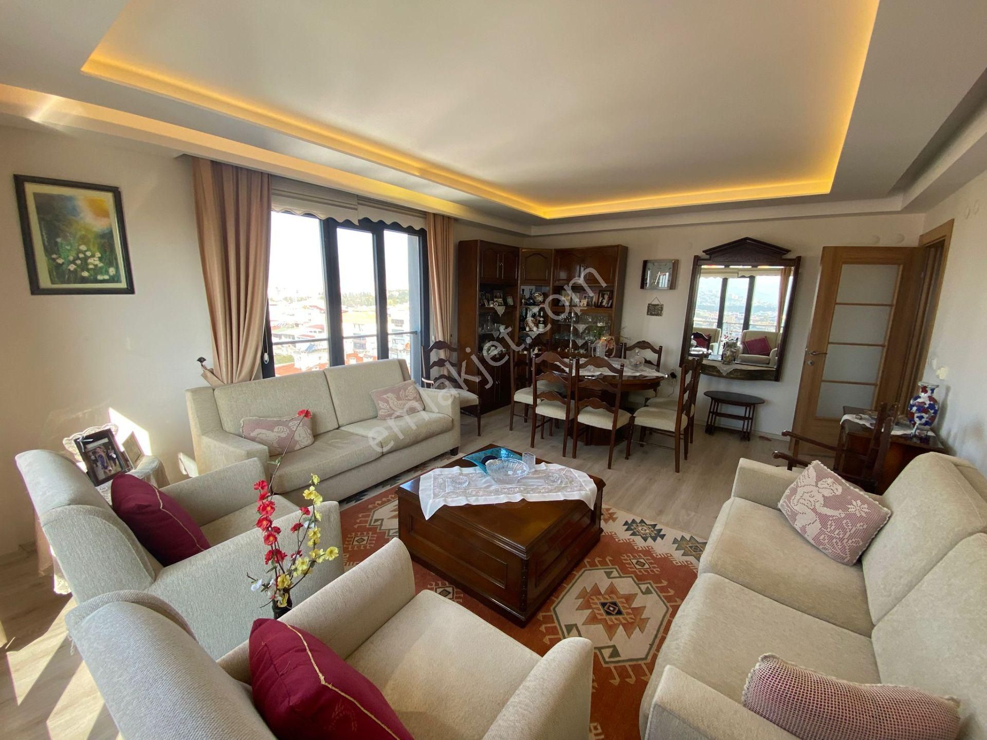 Acill Buca Şirinyer Hipodrom Yakını 3+1 140m2 Dgazlı Havuzlu Site İçi Lüx Satılık Daire