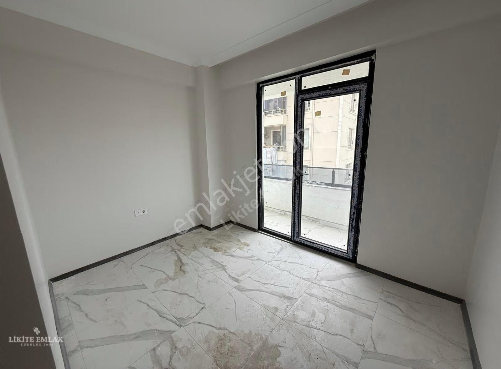 Likite Emlak'tan Cumhuriyet Merkezde Satılık 2+1 - Görsel 2
