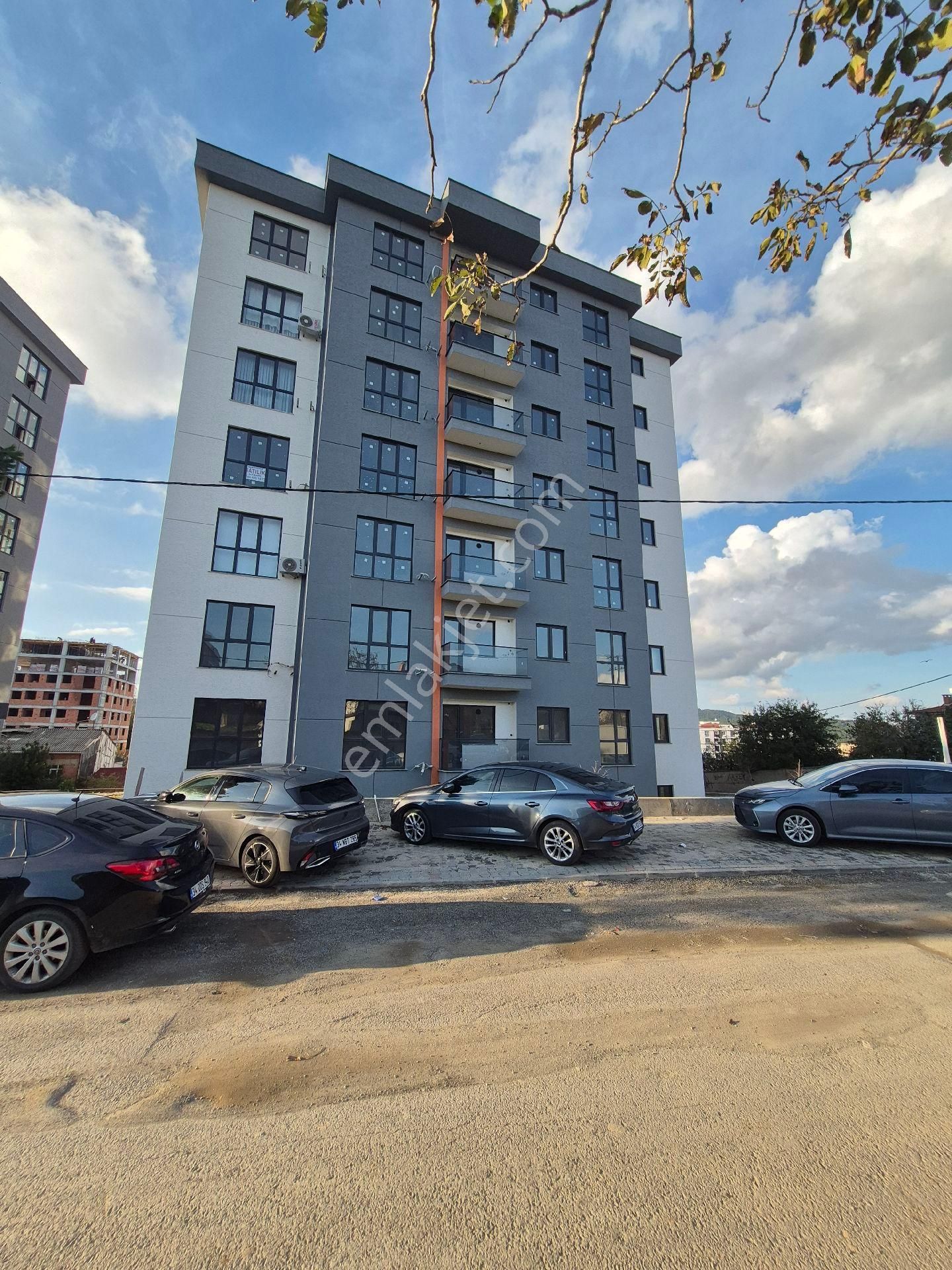 Sultanbeyli Akşemsettin Mahallesi'nde Kiralık3+1 Daire