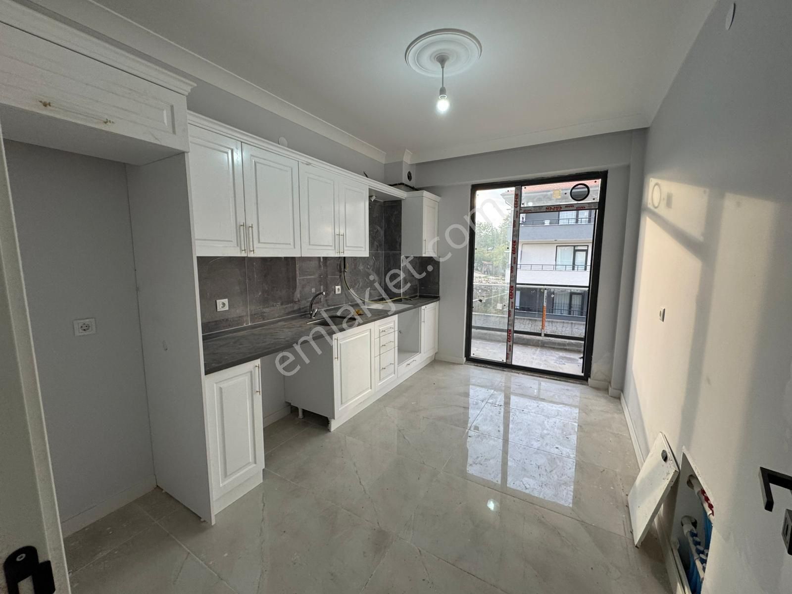 Remax Esra Karagöz'den Arifiye'de 3+1 Köşe Daire Acil Satılık - Görsel 17