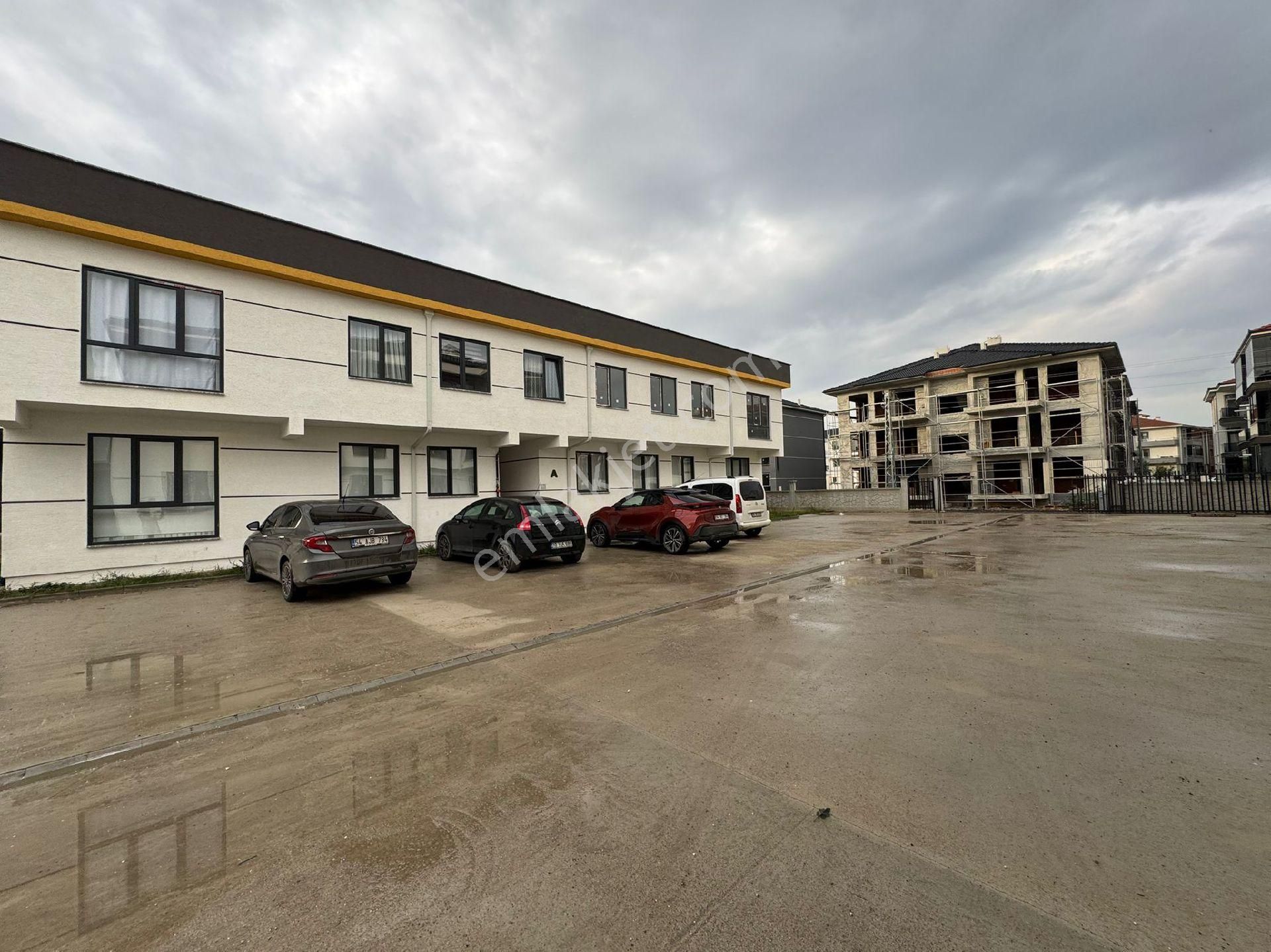 Remax Esra Karagöz'den Arifiye'de 3+1 Köşe Daire Acil Satılık - Görsel 2