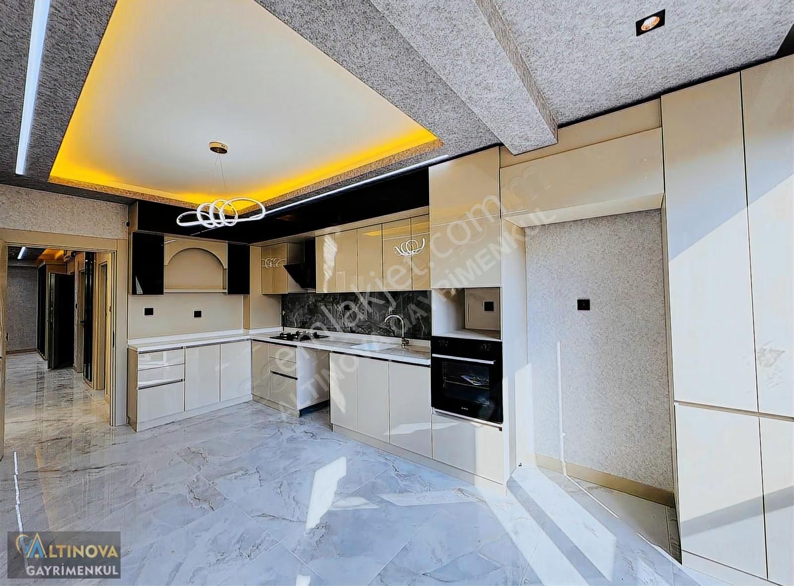 Keçiörende Ultra Lüx Yapılı Cadde Dibi Satılık 3+1 Daireler