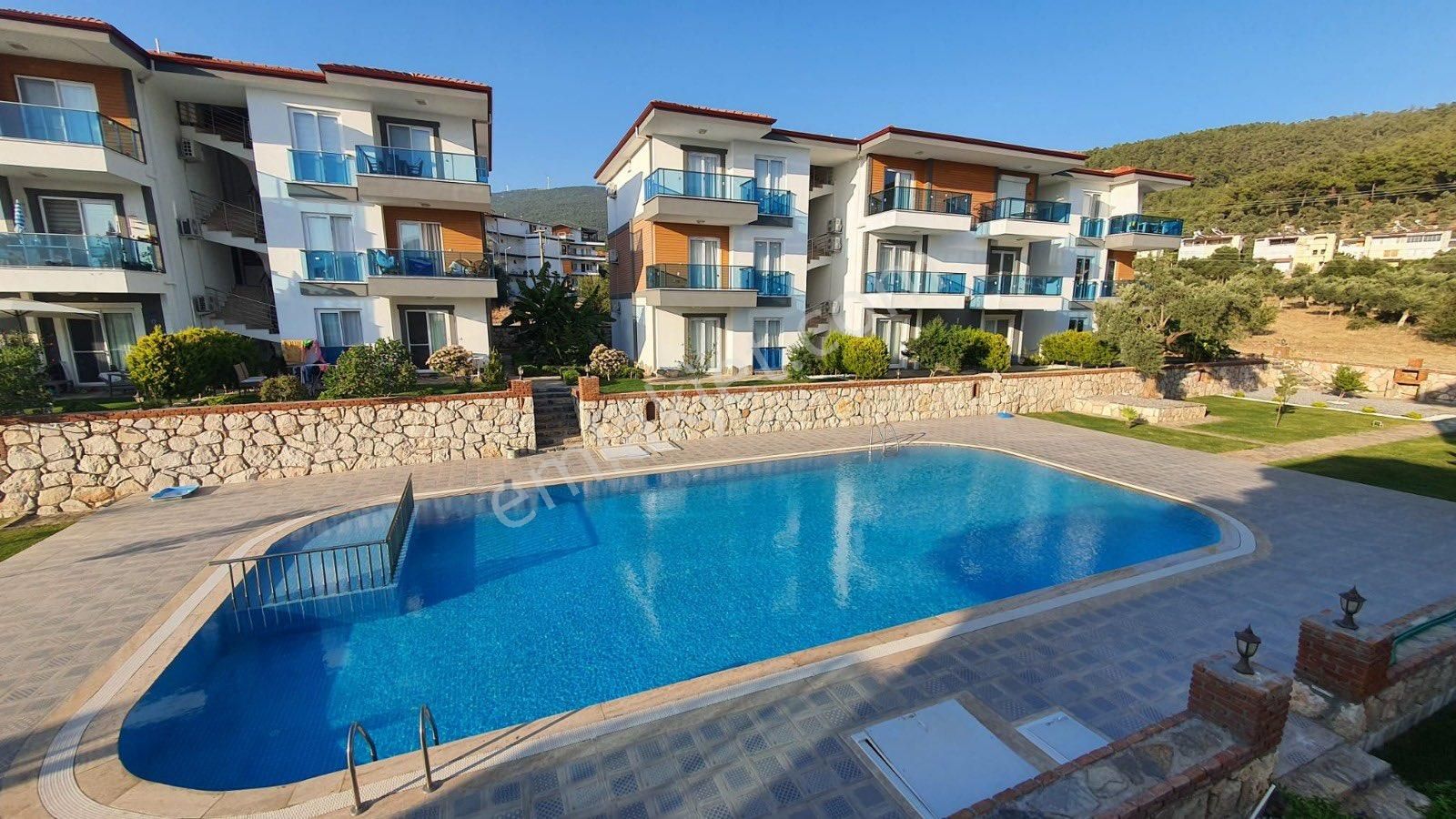 Zirve Gayrimenkul'den Havuzlu Sitede Bahçe Katı Daire