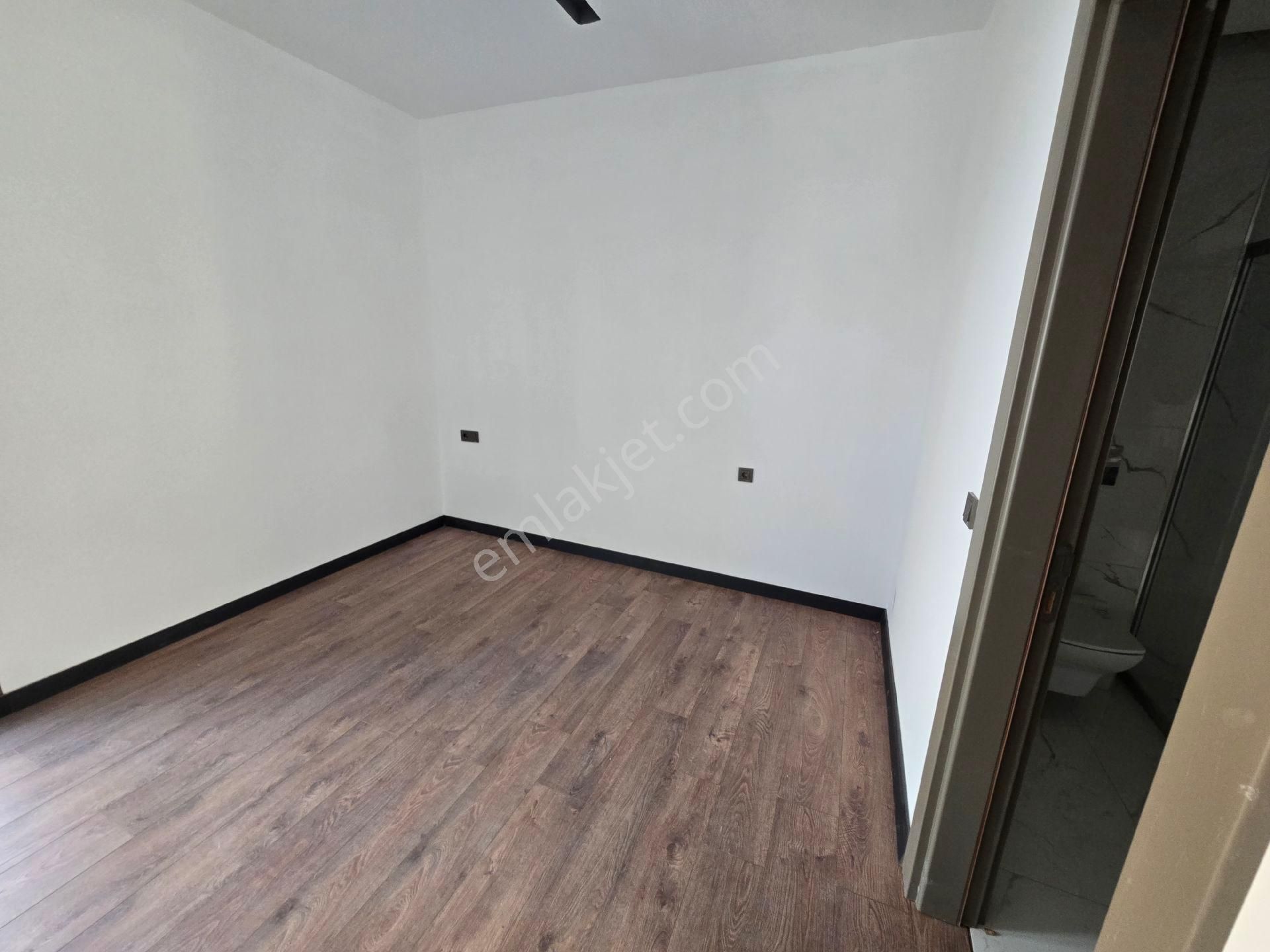 Kuşadası Ege Mahallesinde Elit Güvenlikli Havuzlu Otoparklı Sitede Arakat Ve Bahçekatı 2+1 Luxdaire - Görsel 24