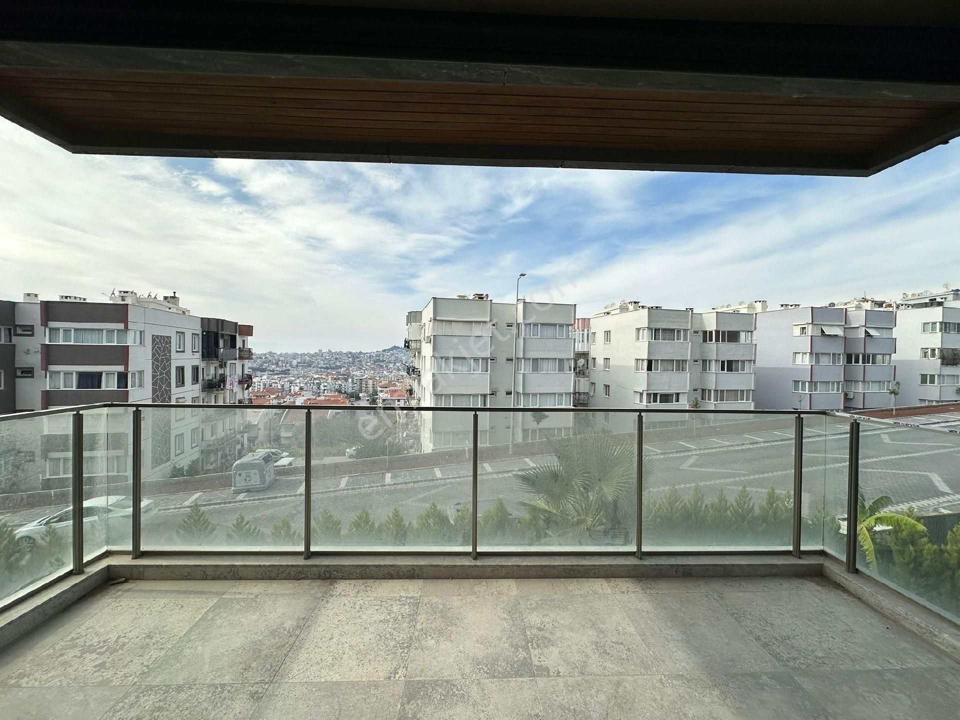 Kuşadası Ege Mahallesinde Elit Güvenlikli Havuzlu Otoparklı Sitede Arakat Ve Bahçekatı 2+1 Luxdaire - Görsel 12