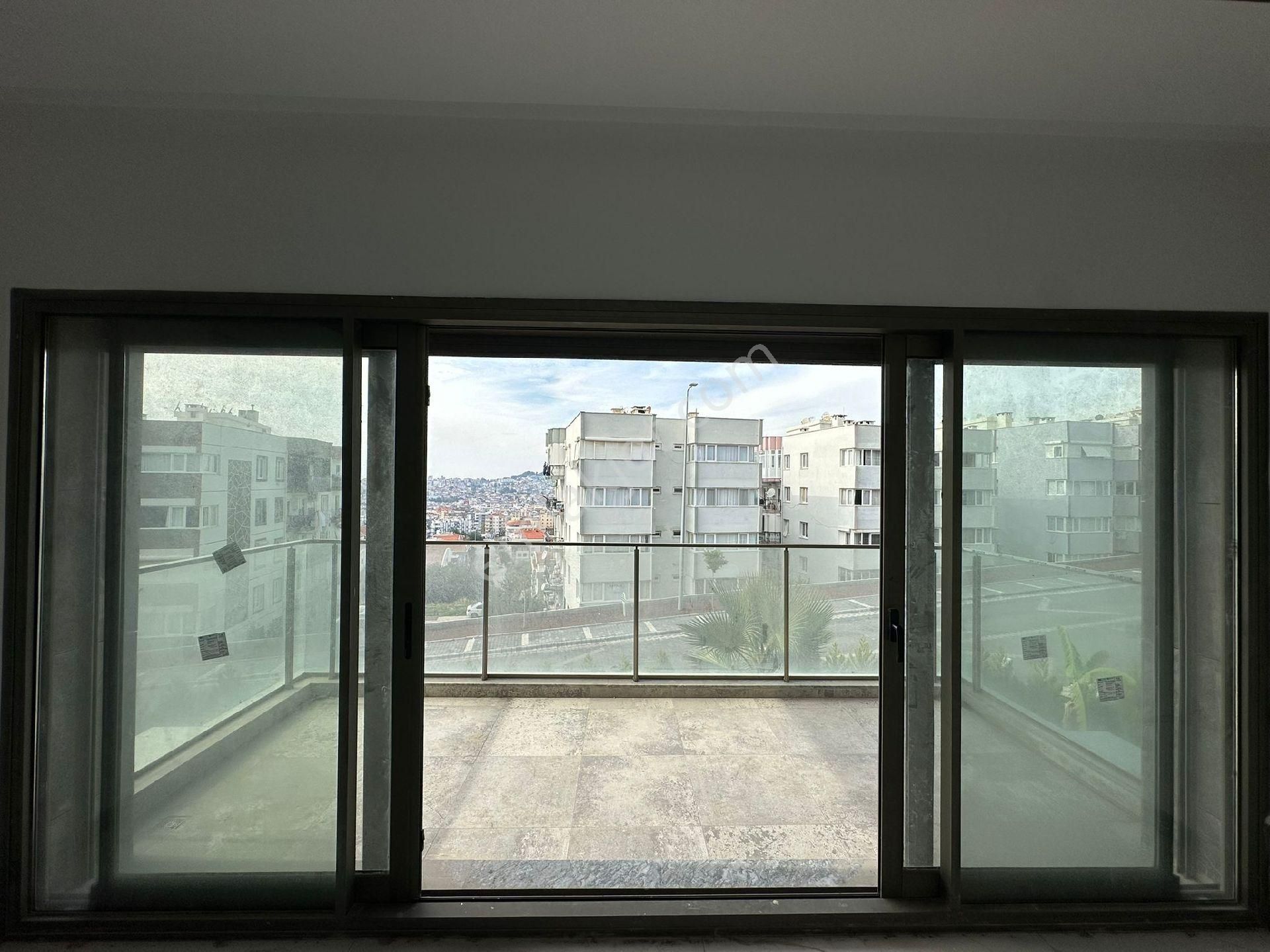 Kuşadası Ege Mahallesinde Elit Güvenlikli Havuzlu Otoparklı Sitede Arakat Ve Bahçekatı 2+1 Luxdaire - Görsel 16