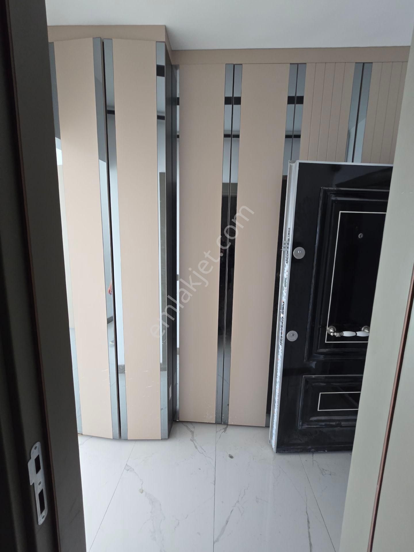 Kuşadası Ege Mahallesinde Elit Güvenlikli Havuzlu Otoparklı Sitede Arakat Ve Bahçekatı 2+1 Luxdaire - Görsel 31