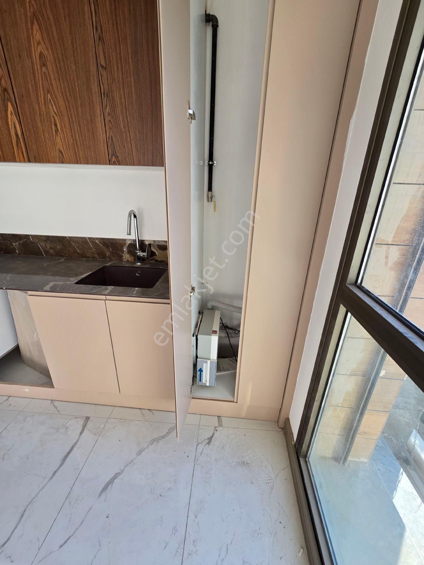 Kuşadası Ege Mahallesinde Elit Güvenlikli Havuzlu Otoparklı Sitede Arakat Ve Bahçekatı 2+1 Luxdaire - Görsel 33