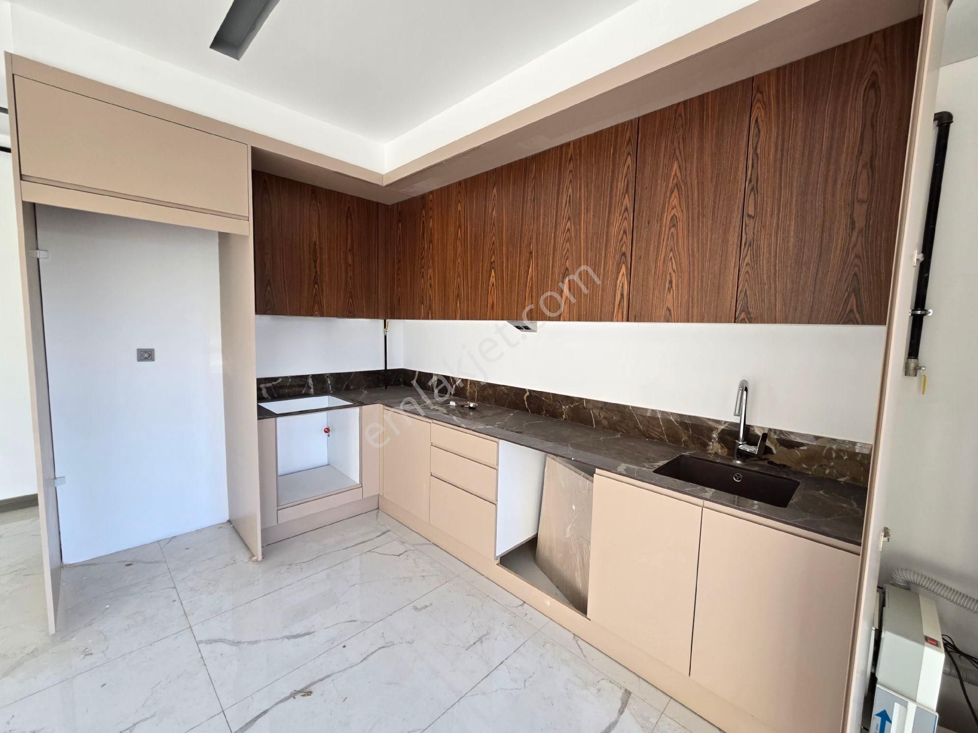 Kuşadası Ege Mahallesinde Elit Güvenlikli Havuzlu Otoparklı Sitede Arakat Ve Bahçekatı 2+1 Luxdaire - Görsel 26