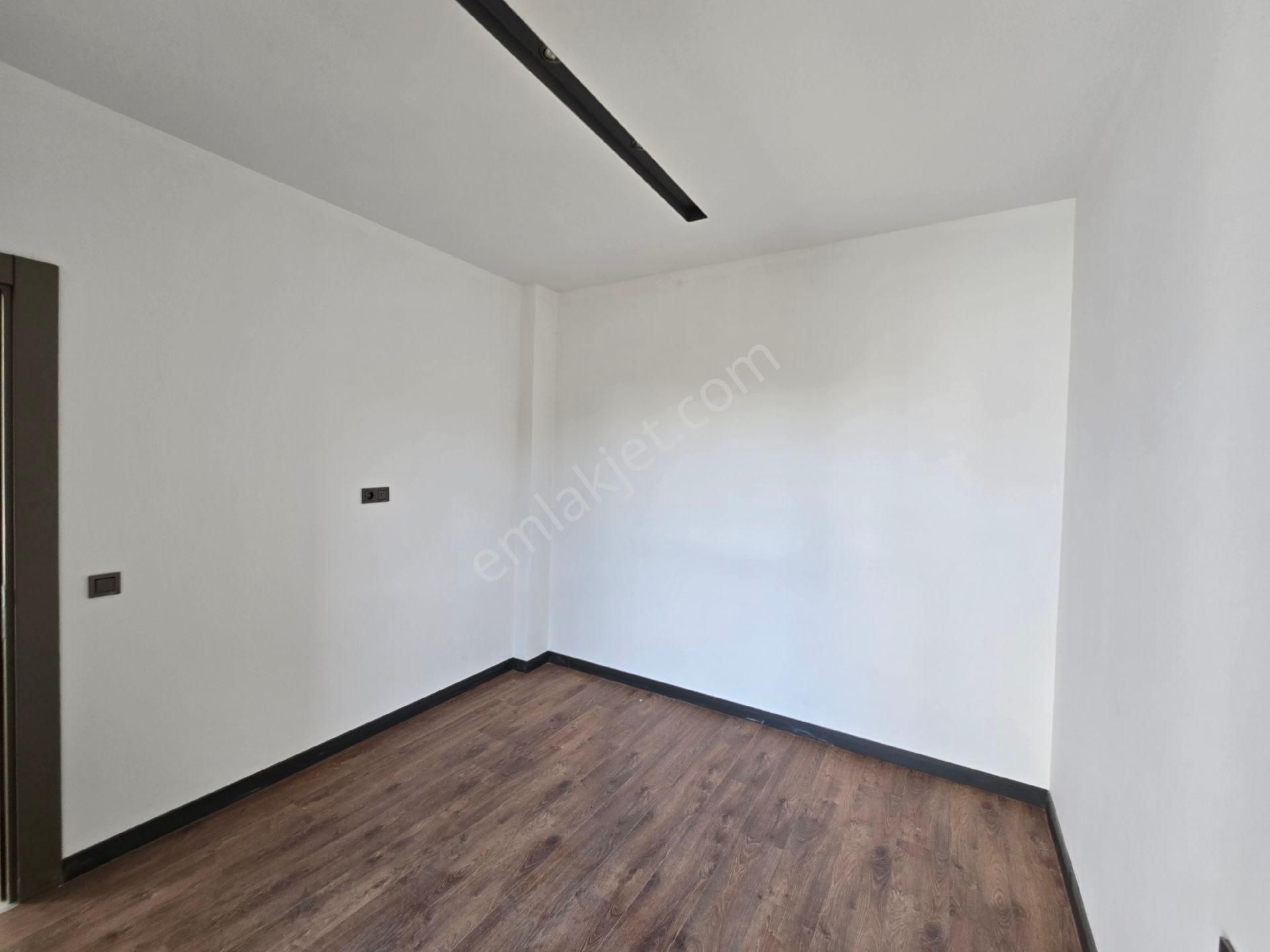 Kuşadası Ege Mahallesinde Elit Güvenlikli Havuzlu Otoparklı Sitede Arakat Ve Bahçekatı 2+1 Luxdaire - Görsel 30