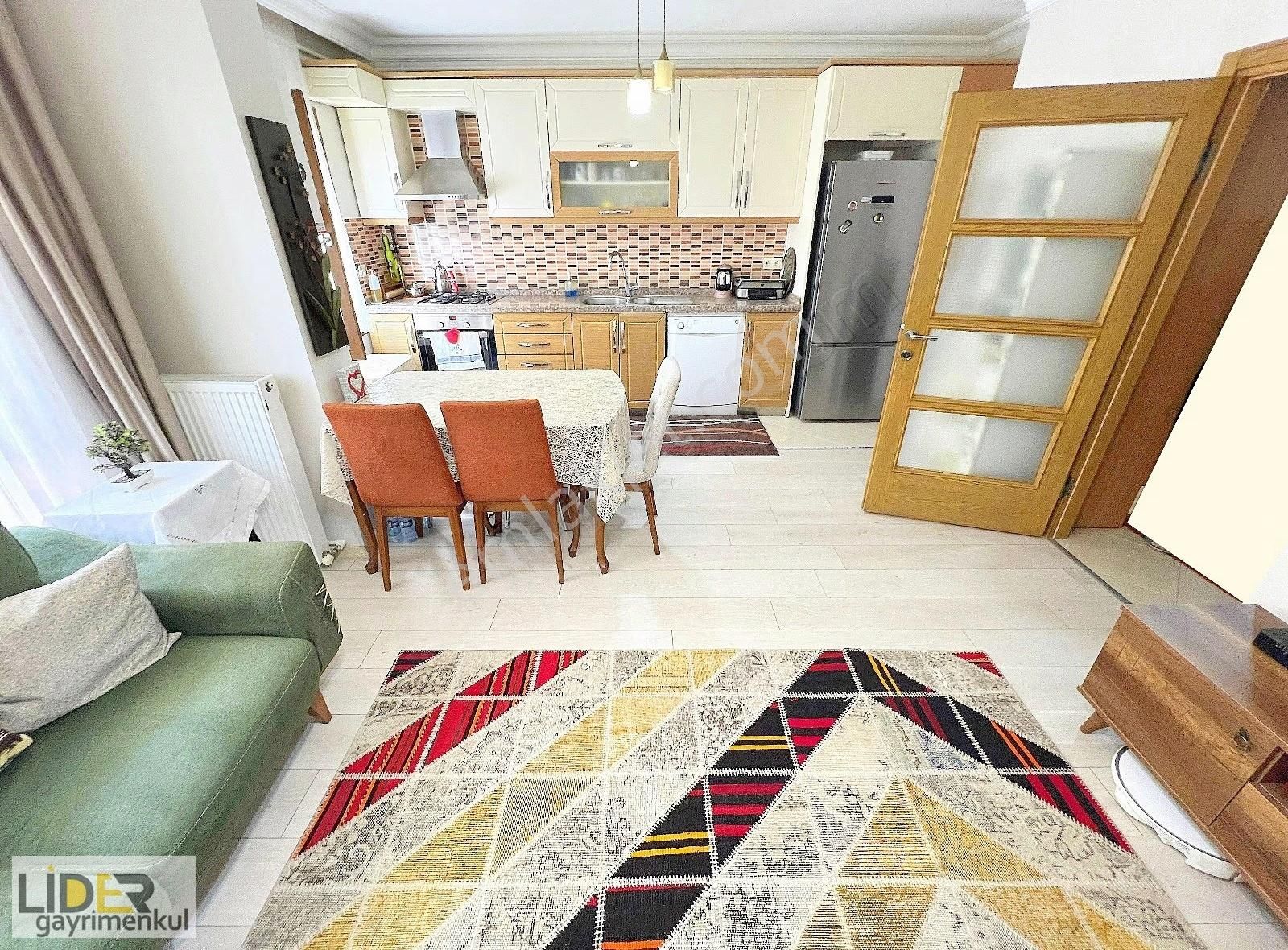 Lider'den Minibüse Yakın 13 Yıllık Ön Cephe 110m2 Geniş 3+1 - Görsel 4