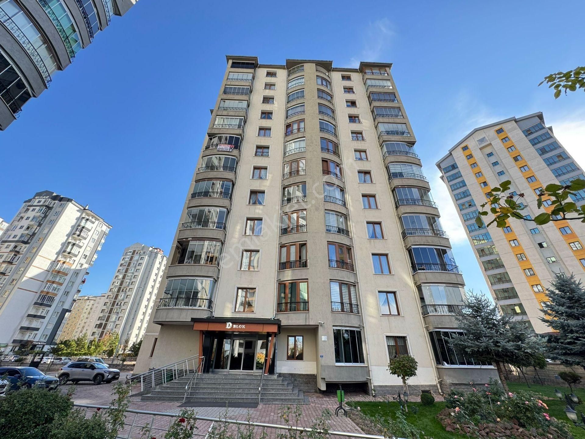 Köşk Mahallesi'nde Site İçinde Satılık 4+1 Daire