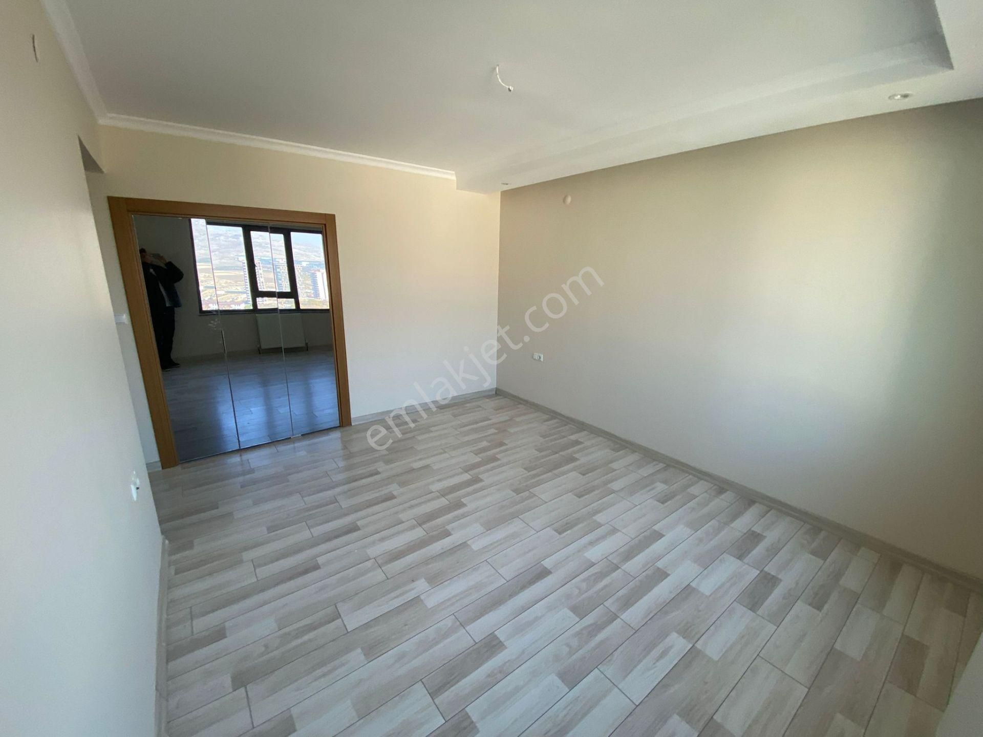 Ovacıkta Güvenlikli Site İçerisinde 4+1 Giyinme Odalı Lüks Daire - Görsel 2