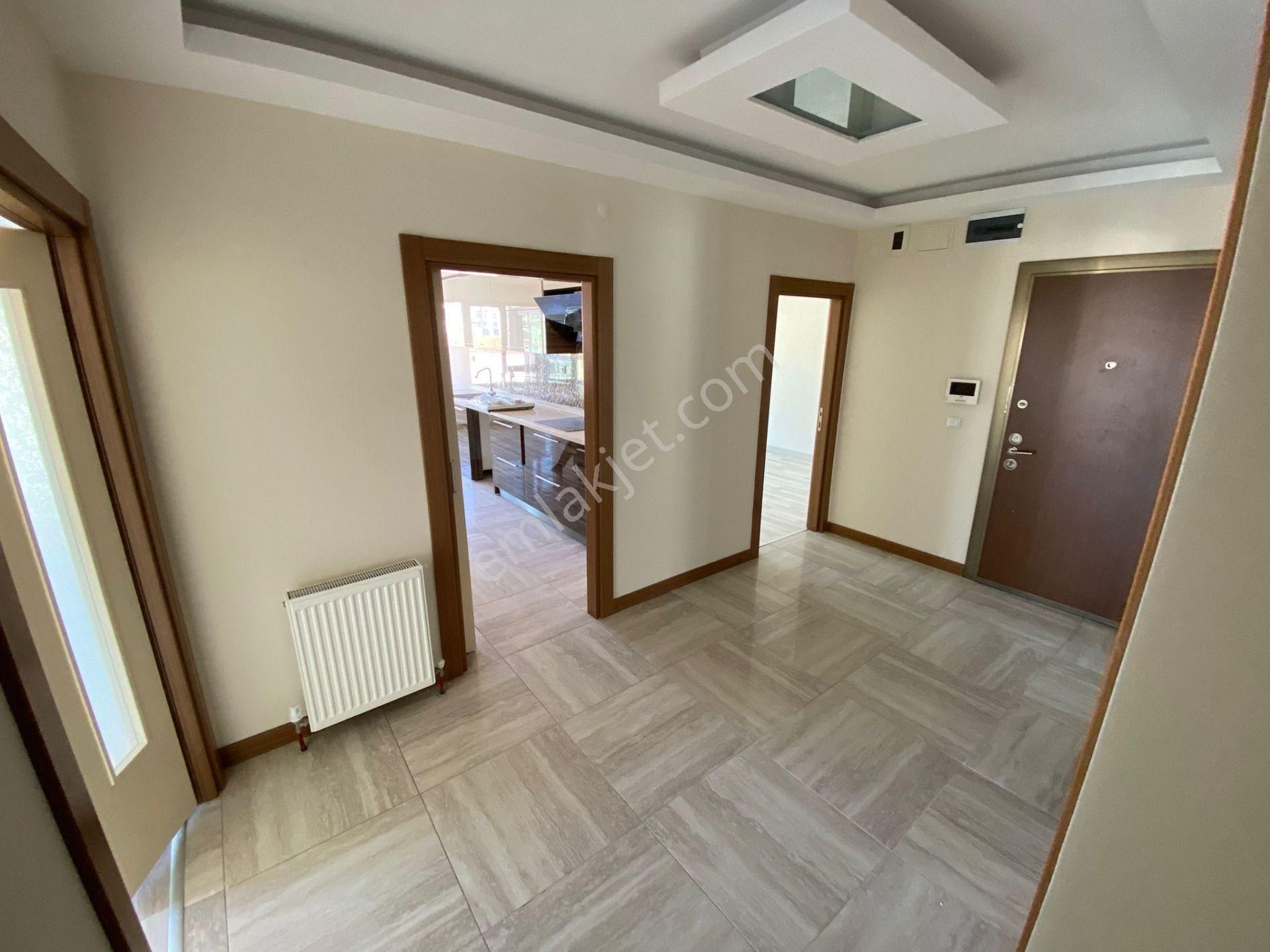 Ovacıkta Güvenlikli Site İçerisinde 4+1 Giyinme Odalı Lüks Daire - Görsel 17