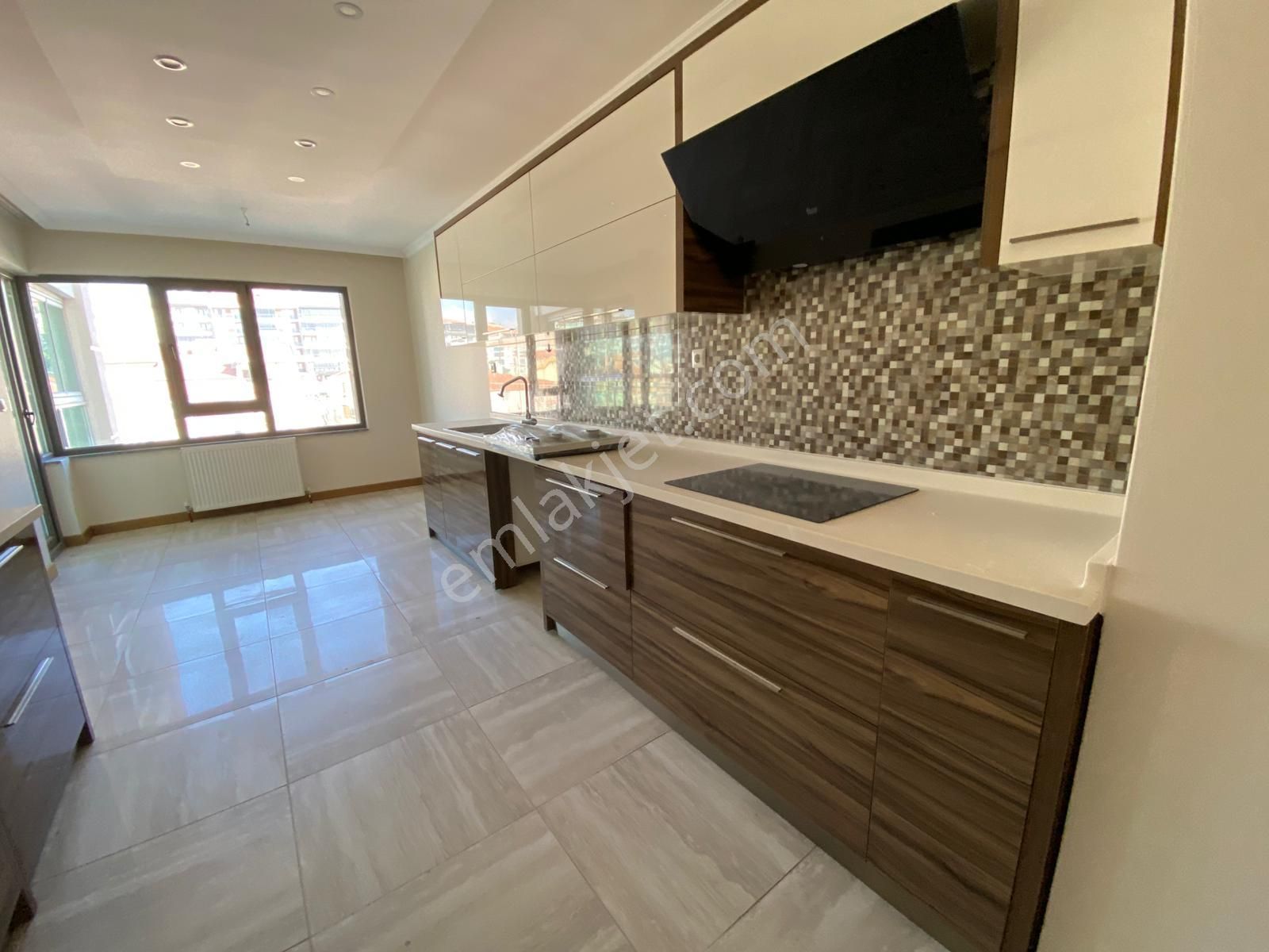 Ovacıkta Güvenlikli Site İçerisinde 4+1 Giyinme Odalı Lüks Daire - Görsel 26