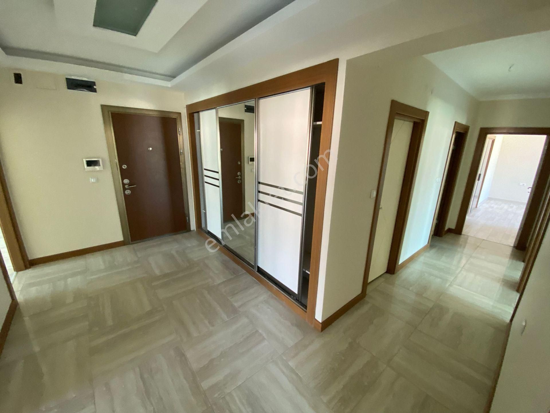 Ovacıkta Güvenlikli Site İçerisinde 4+1 Giyinme Odalı Lüks Daire - Görsel 18