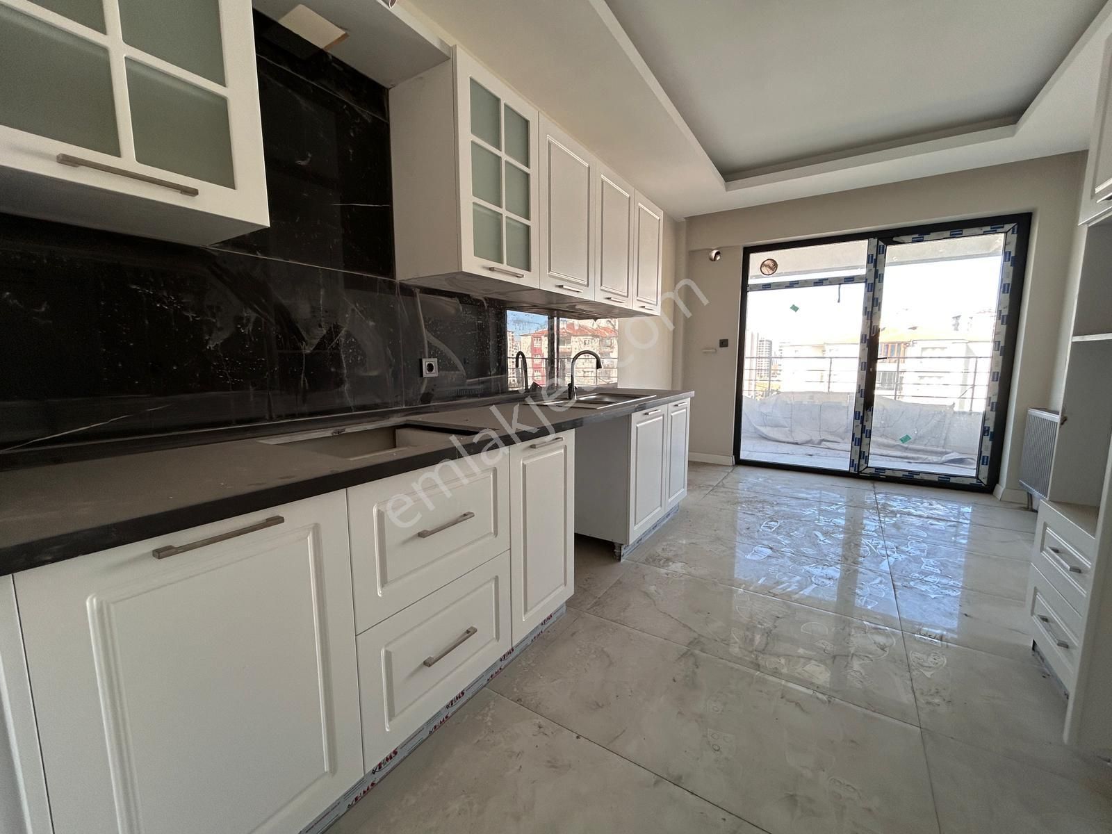 Yakut Mahallesinde Geniş Odalı Satılık 3+1 Daire - Görsel 4