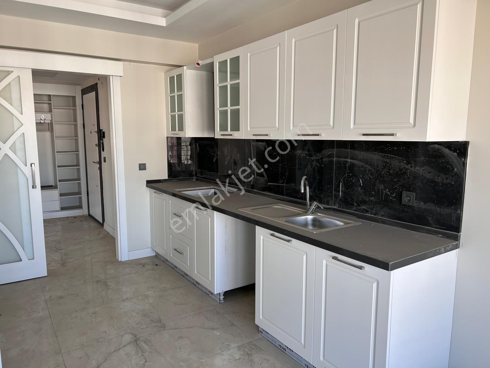 Yakut Mahallesinde Geniş Odalı Satılık 3+1 Daire - Görsel 32