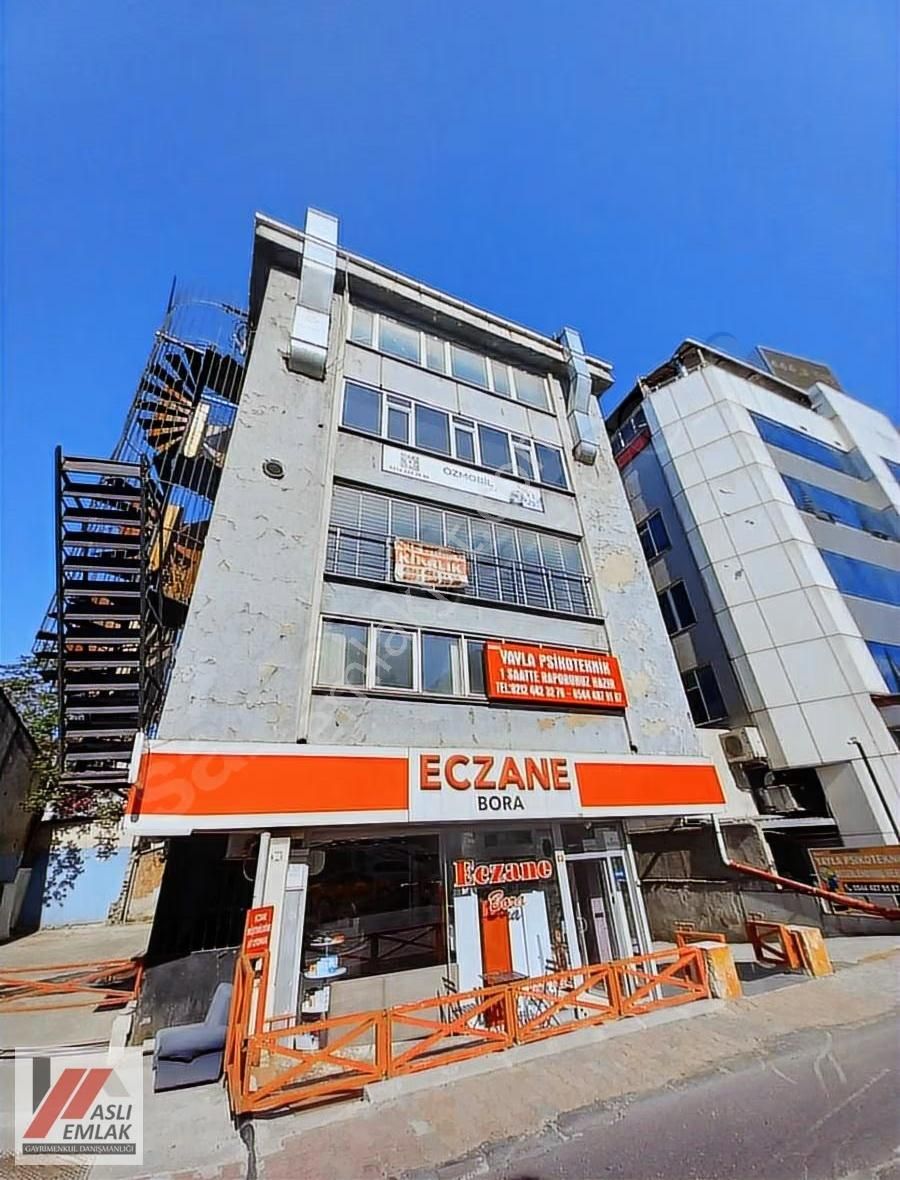 Bahçelievler E/5 Aıle Hastanesi Yanı 220m2 Kiralık Isyeri Katı